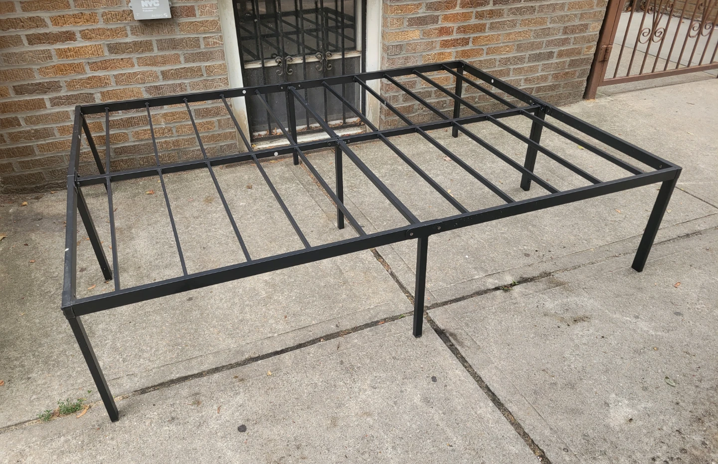 QUEEN Black Metal Bed Frame