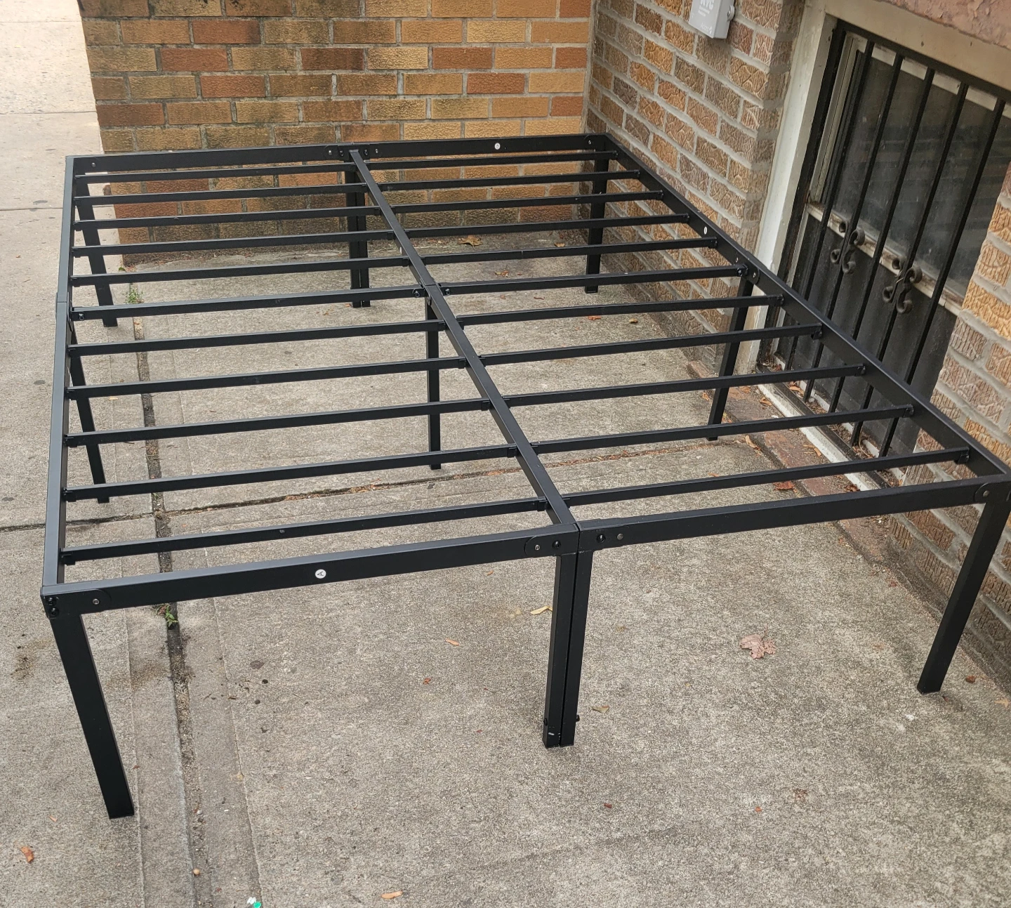 QUEEN Black Metal Bed Frame - photo 2