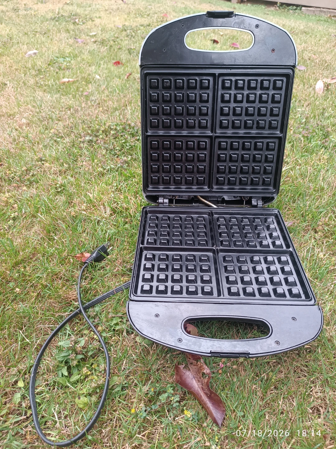Black & Decker 4-Slice Waffle Maker - photo 2