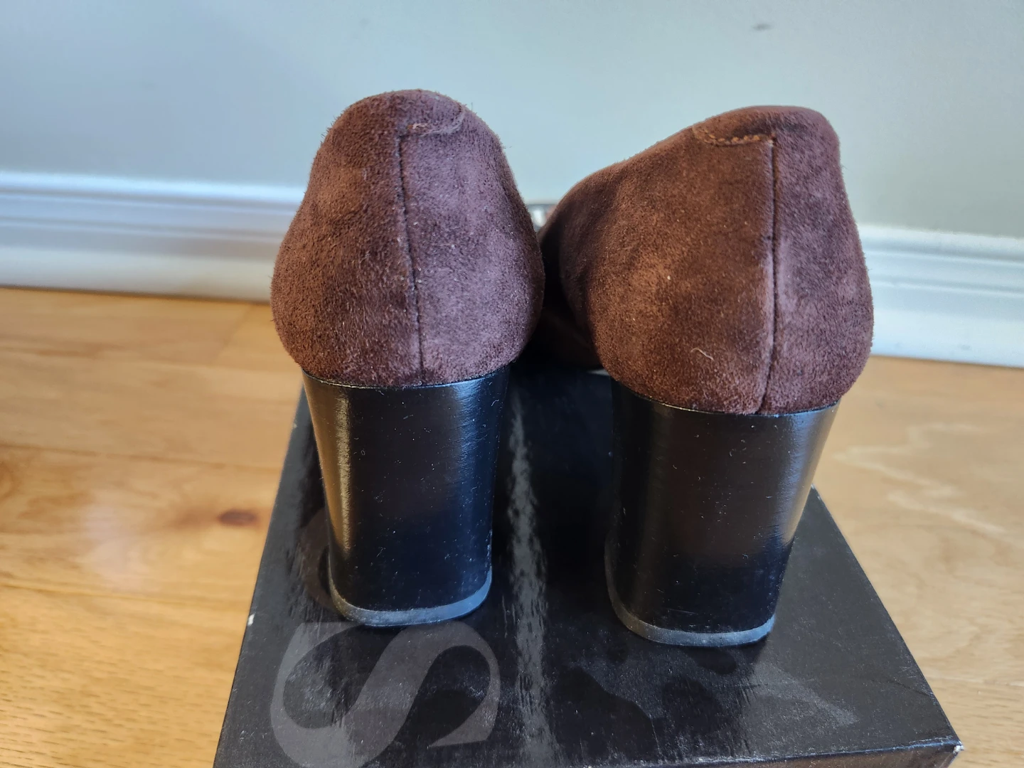Evan Picone Brown Suede Heels - photo 5