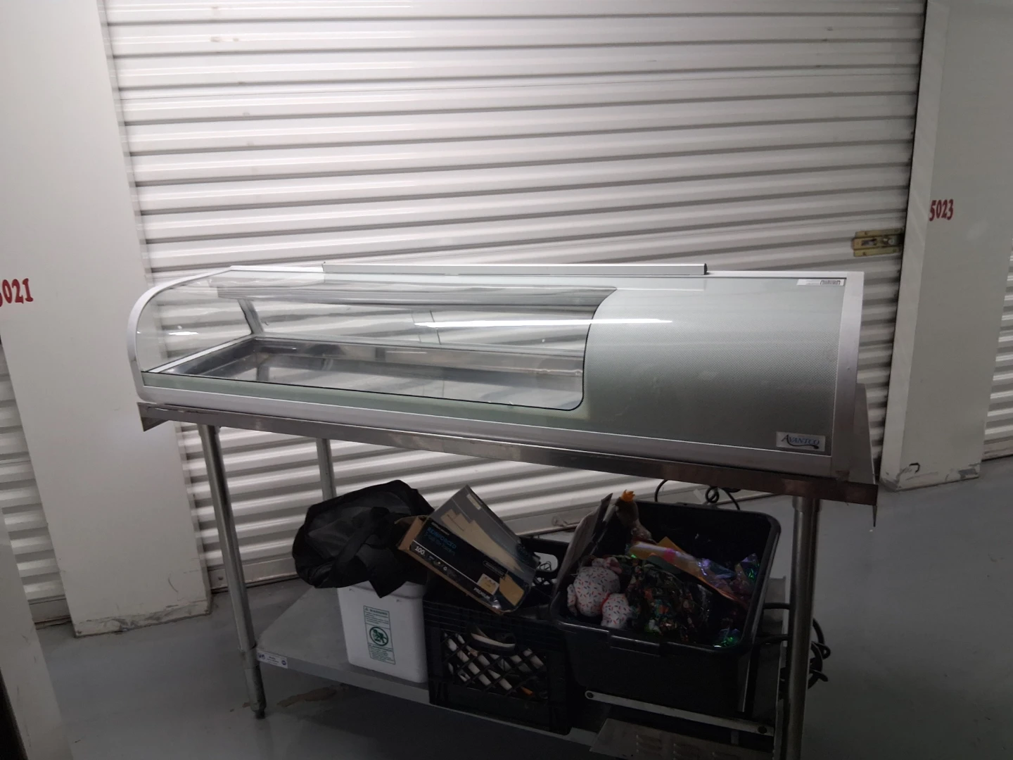 Avantco Refrigerated Display Case