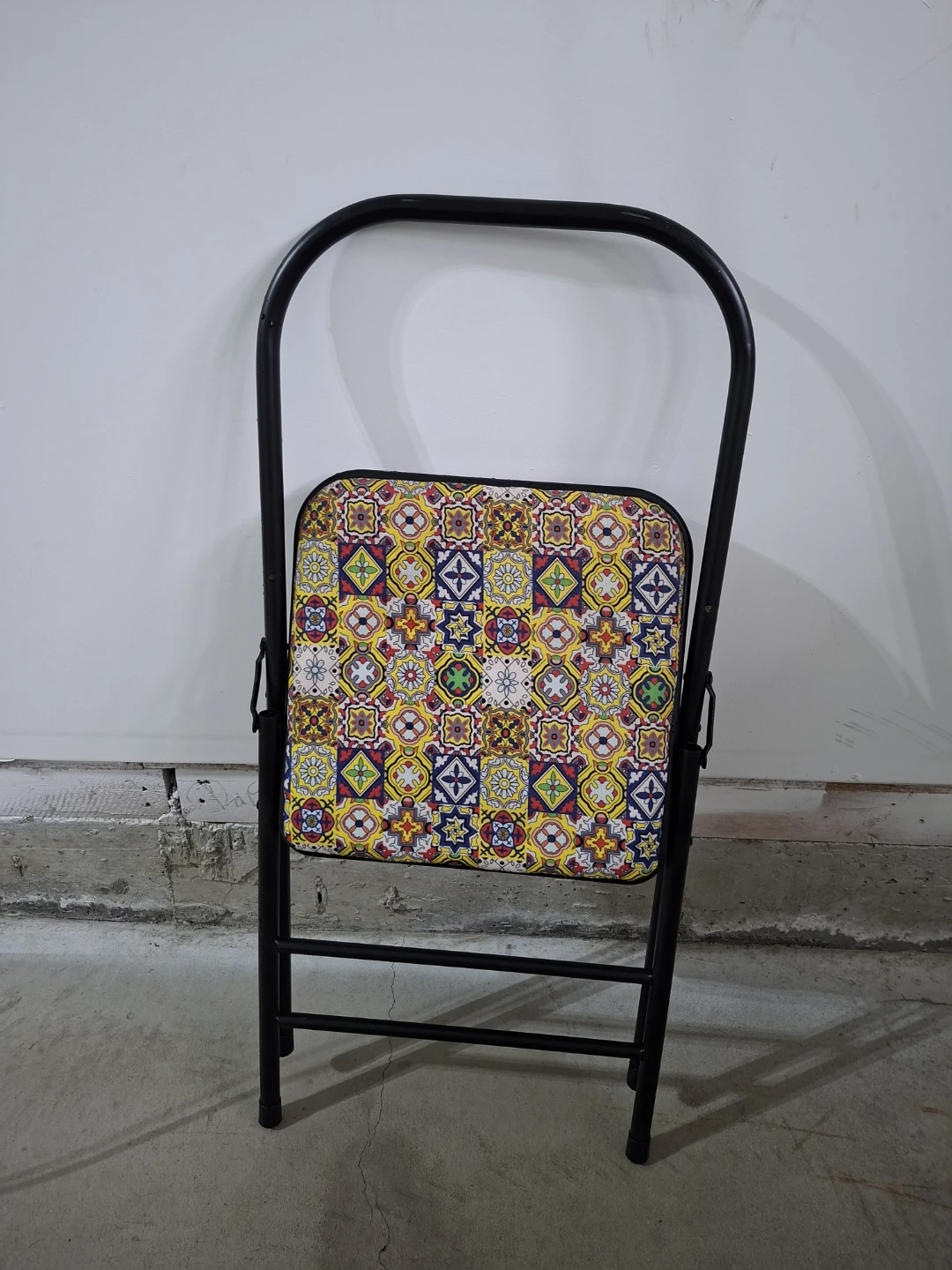 Folding Chair with Colourful Tile Pattern Seat - photo 2