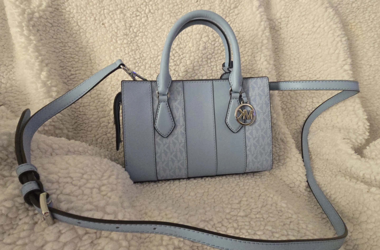 Original Michael Kors Light Blue Studded Leather Handbag - photo 2