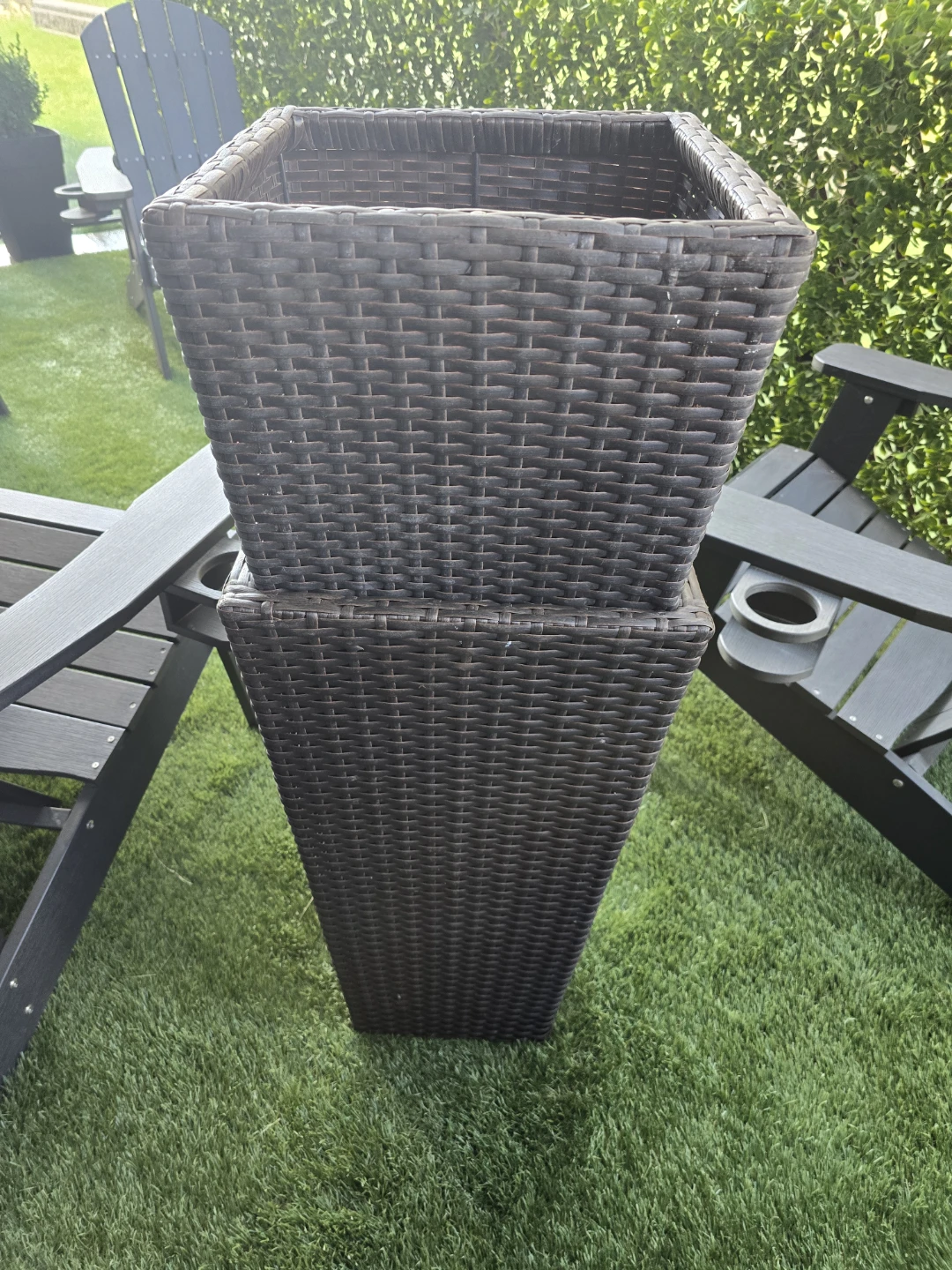 PLANTER 27IN HIGH with a OPENING of 14x14