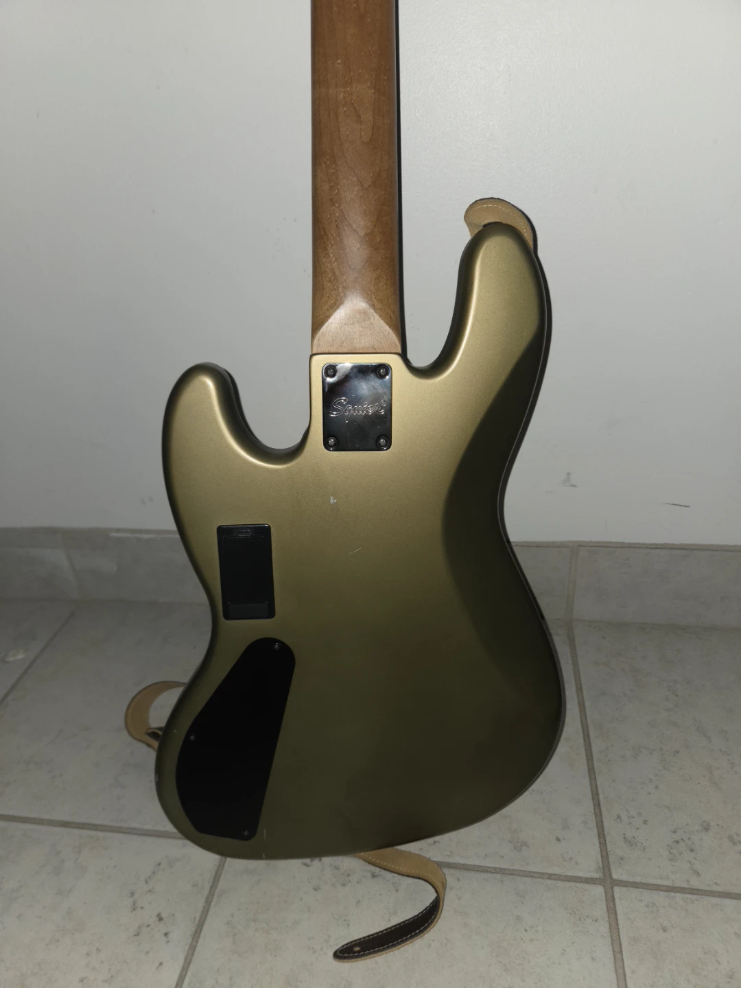 Squier 5-String Jazz Bass - photo 4