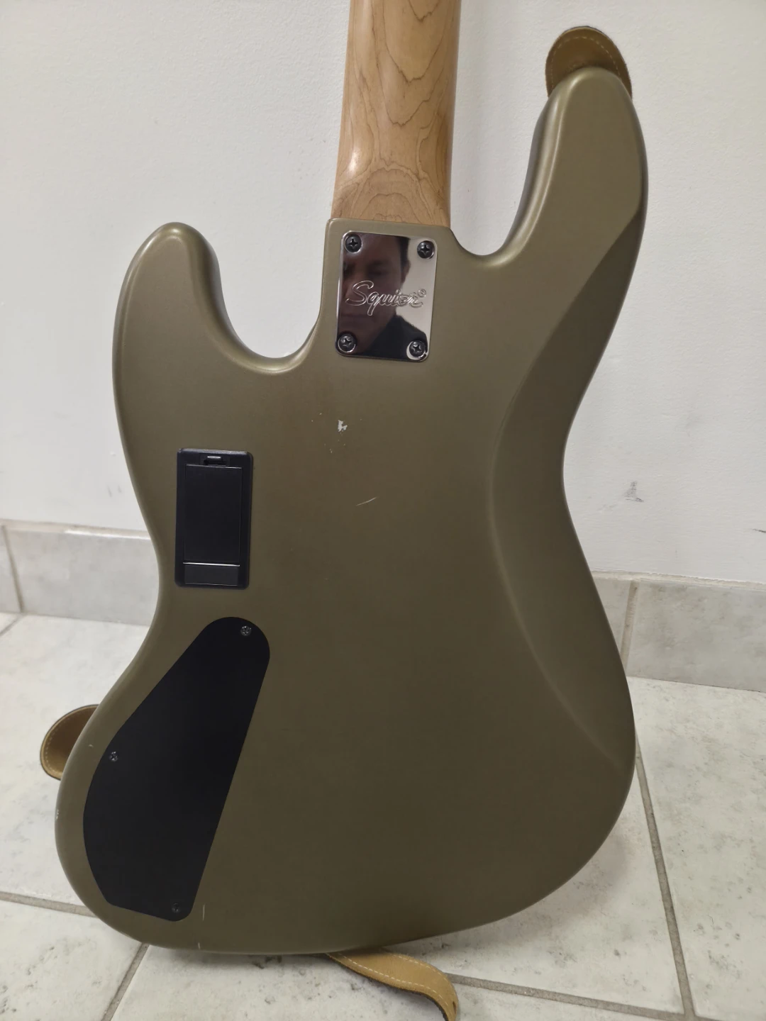 Squier 5-String Jazz Bass - photo 5