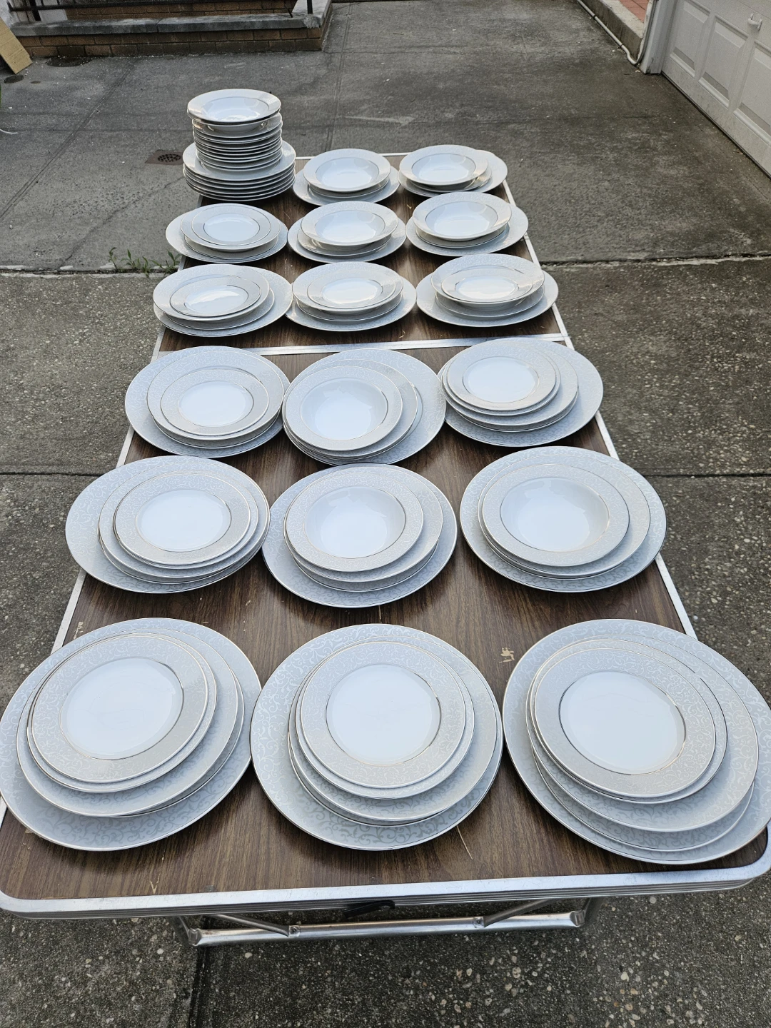 100 pieces mikasa dinnerware set