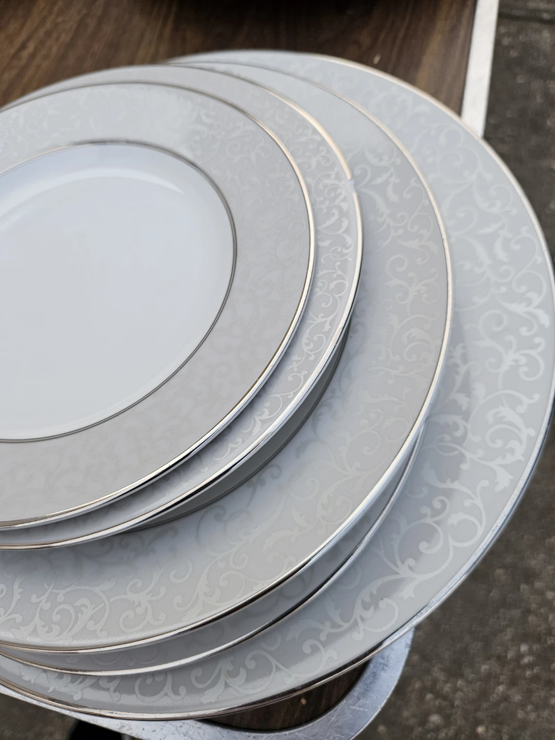 100 pieces mikasa dinnerware set - photo 4