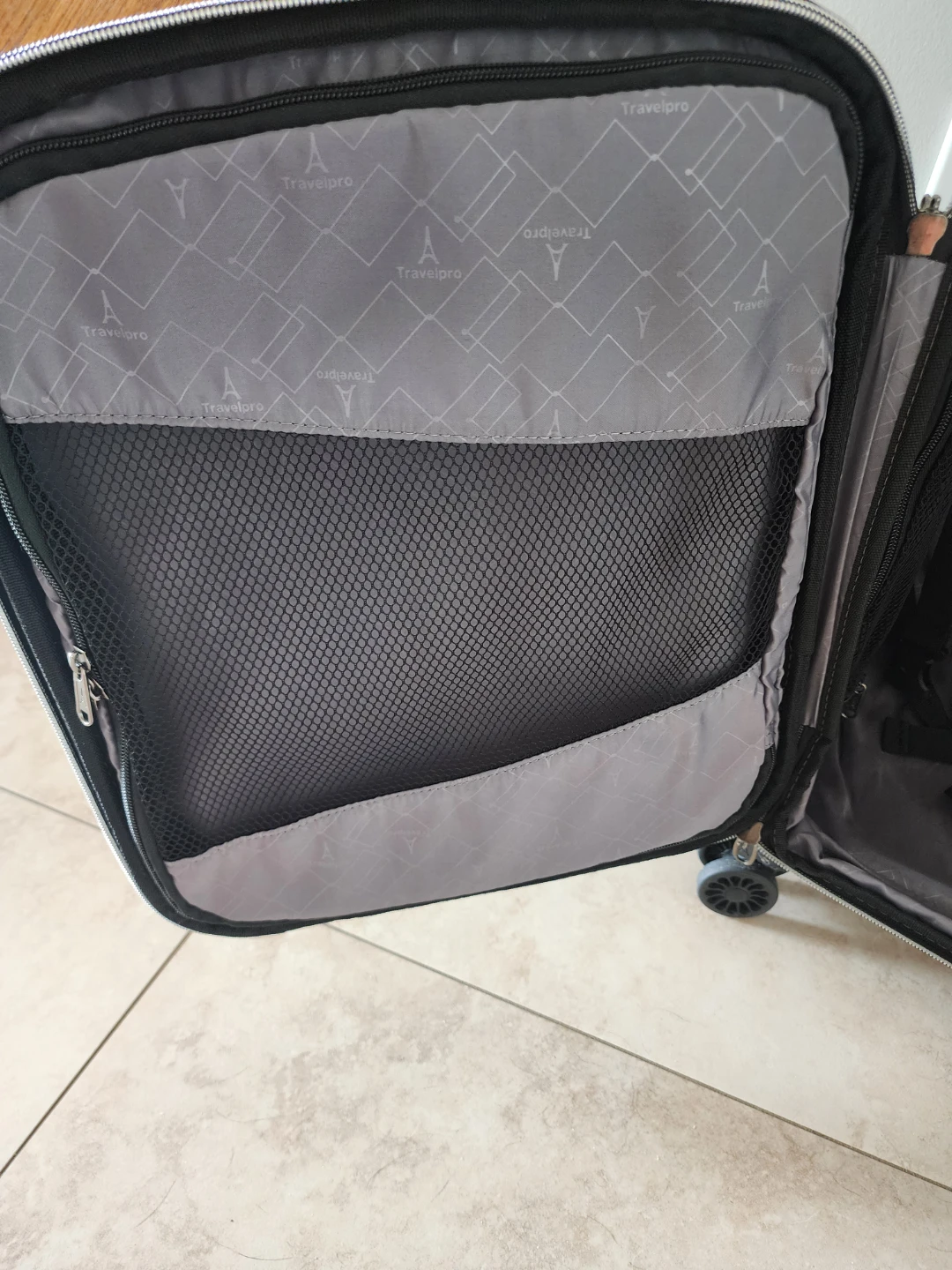 Travelpro carryon Suitcase - photo 3