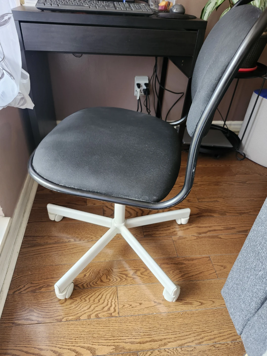 IKEA Swivel Office Chair - Black - photo 2