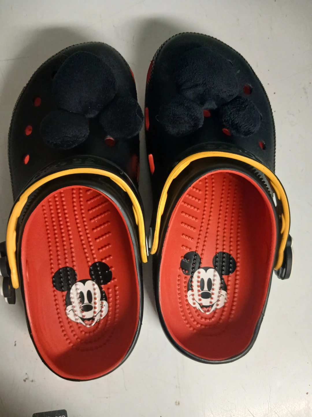 Women's mickey  mouse crocs Size 8 - photo 2