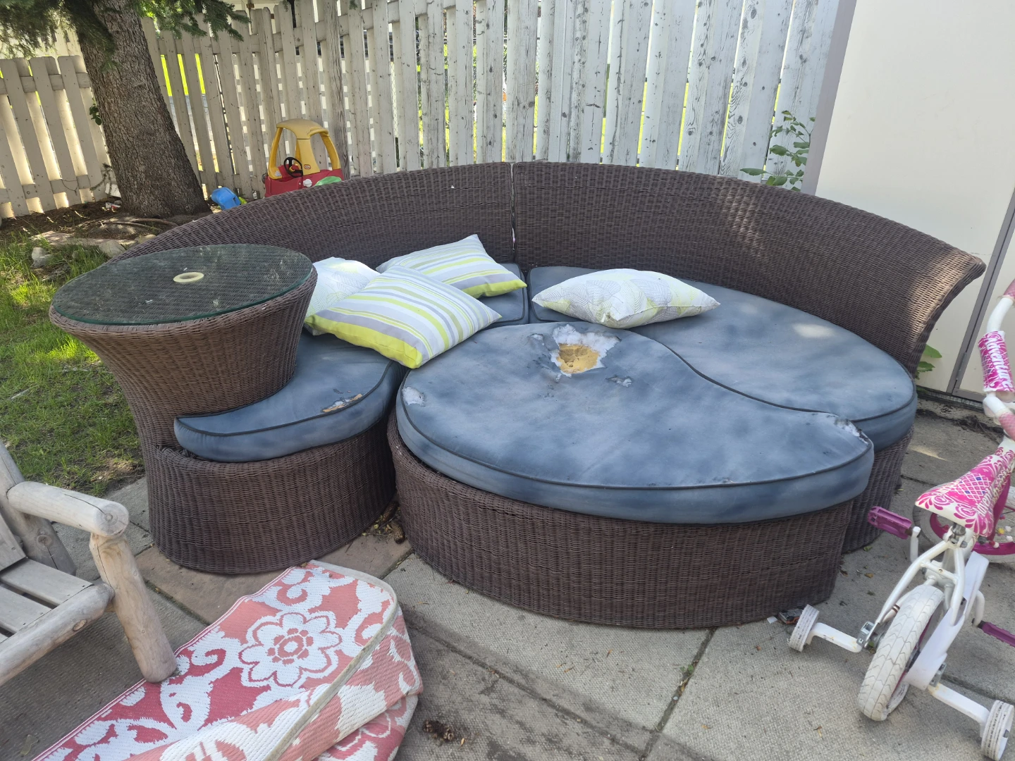 Wicker Outdoor Daybed with Cushions
