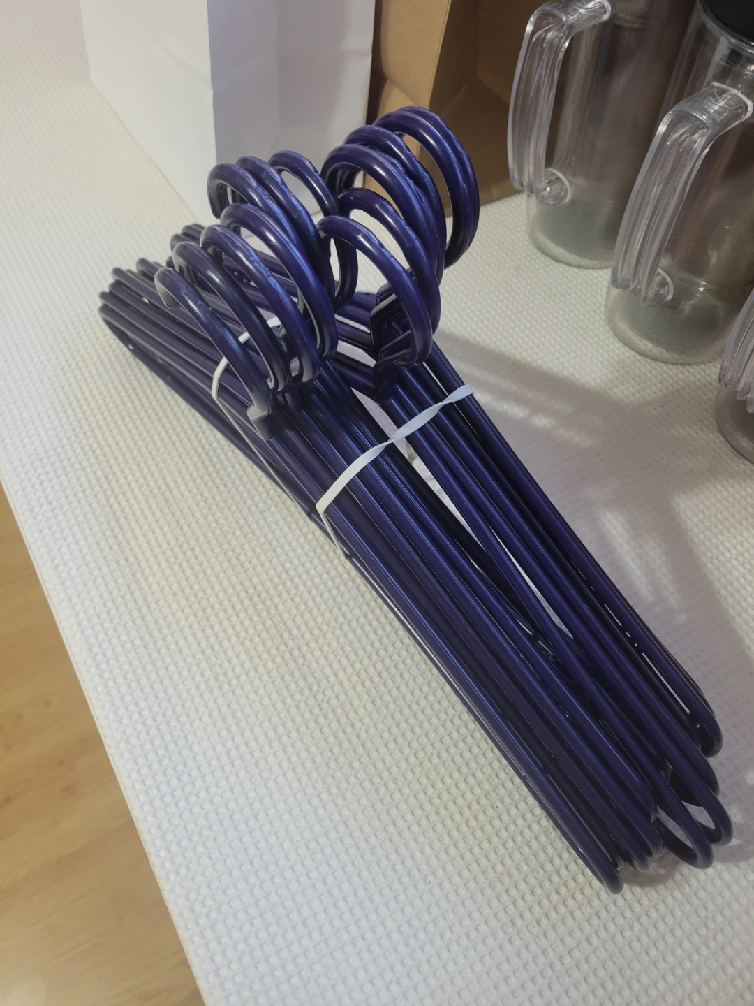 FREE HANGERS - photo 2