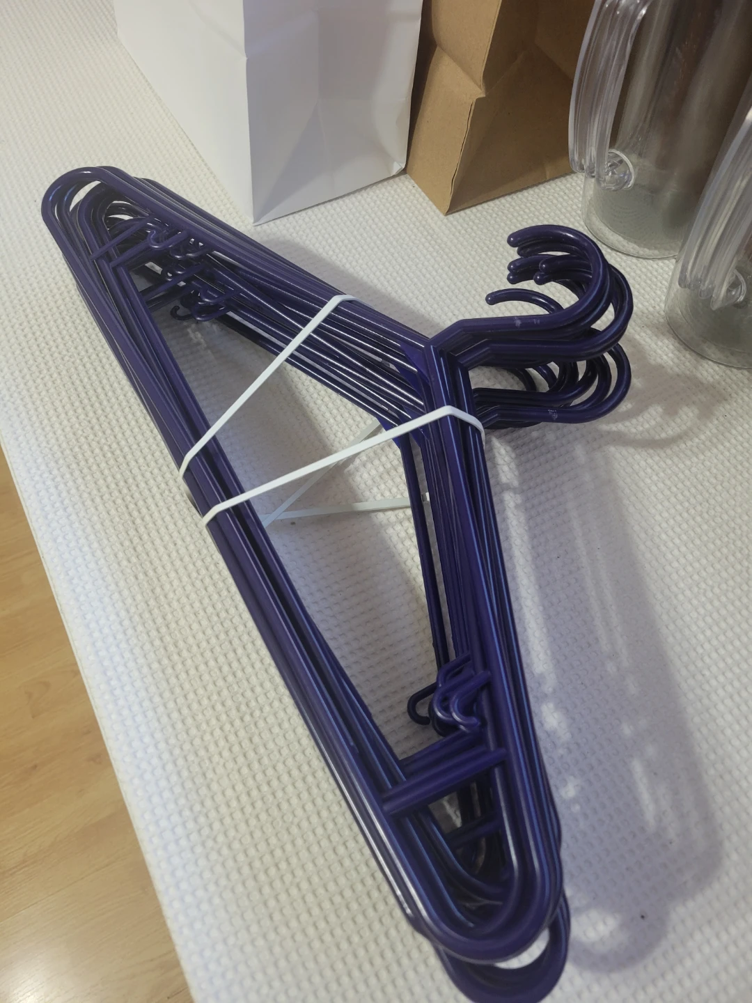 FREE HANGERS - photo 3