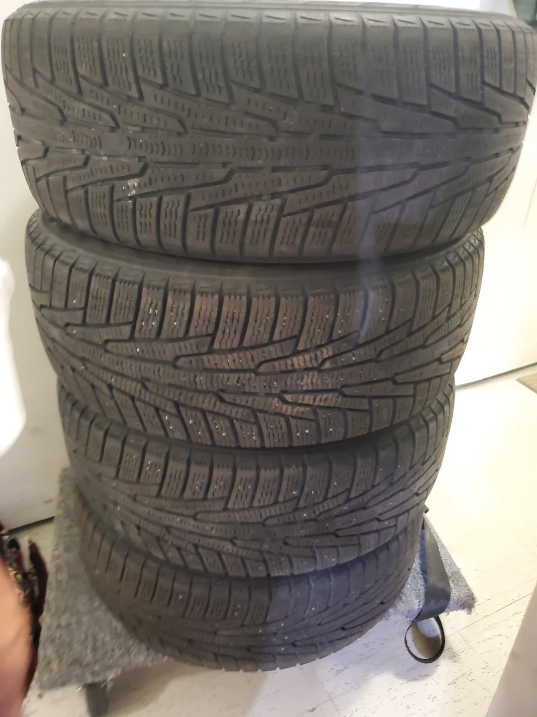 Hercules Avalanche Winter Tires  215/55R17 (Set of 4)