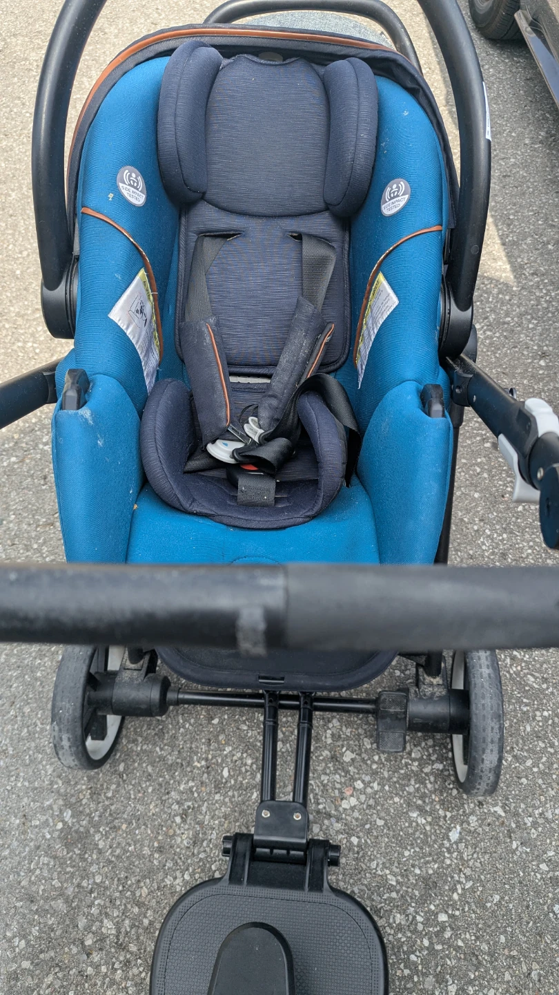 Eveflo Stroller with 2 Car Seats & Ride-Along Board - photo 2