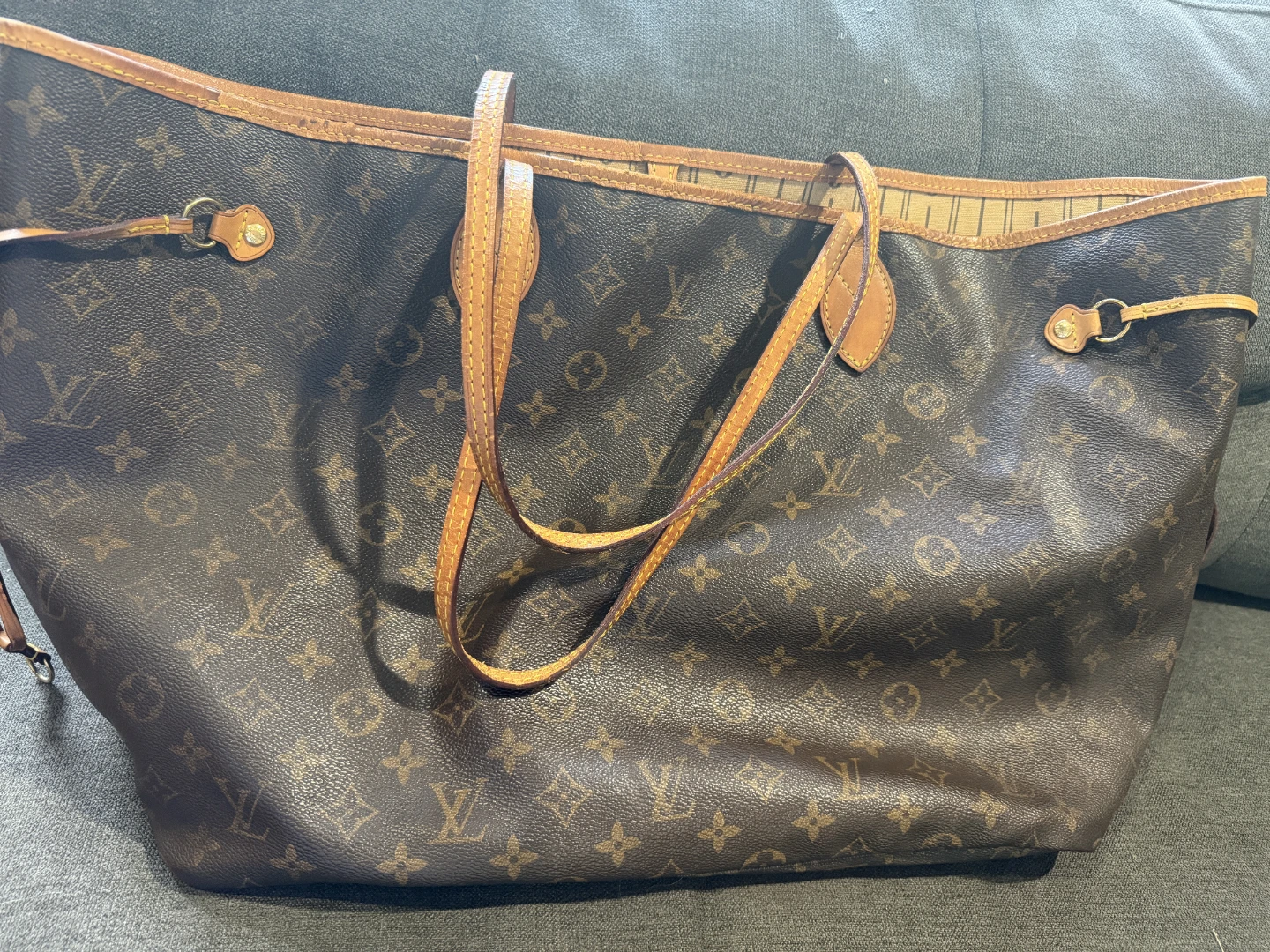 Louis Vuitton Neverfull Tote Bag
