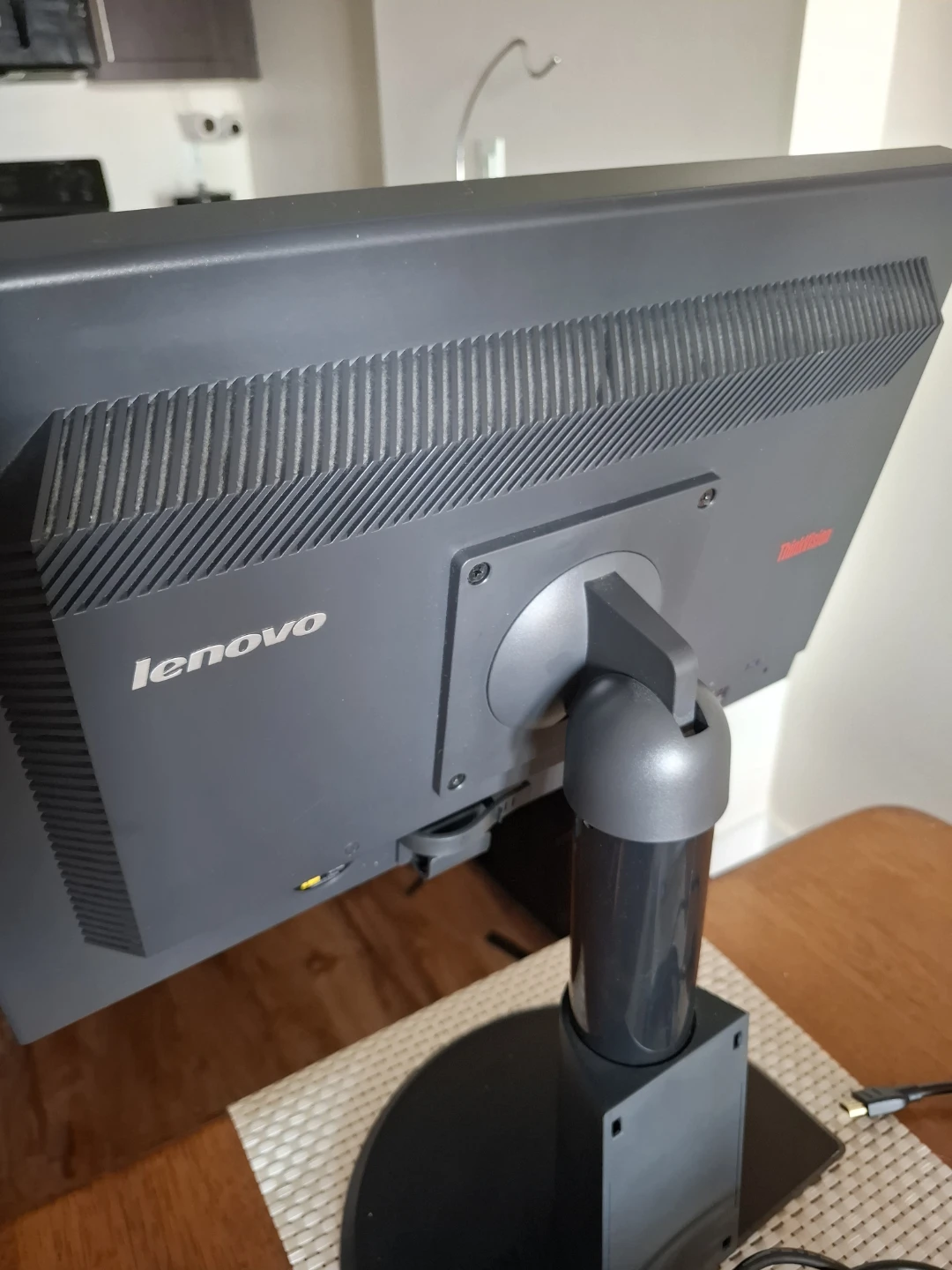 Lenovo L1940 Computer Monitor - photo 3