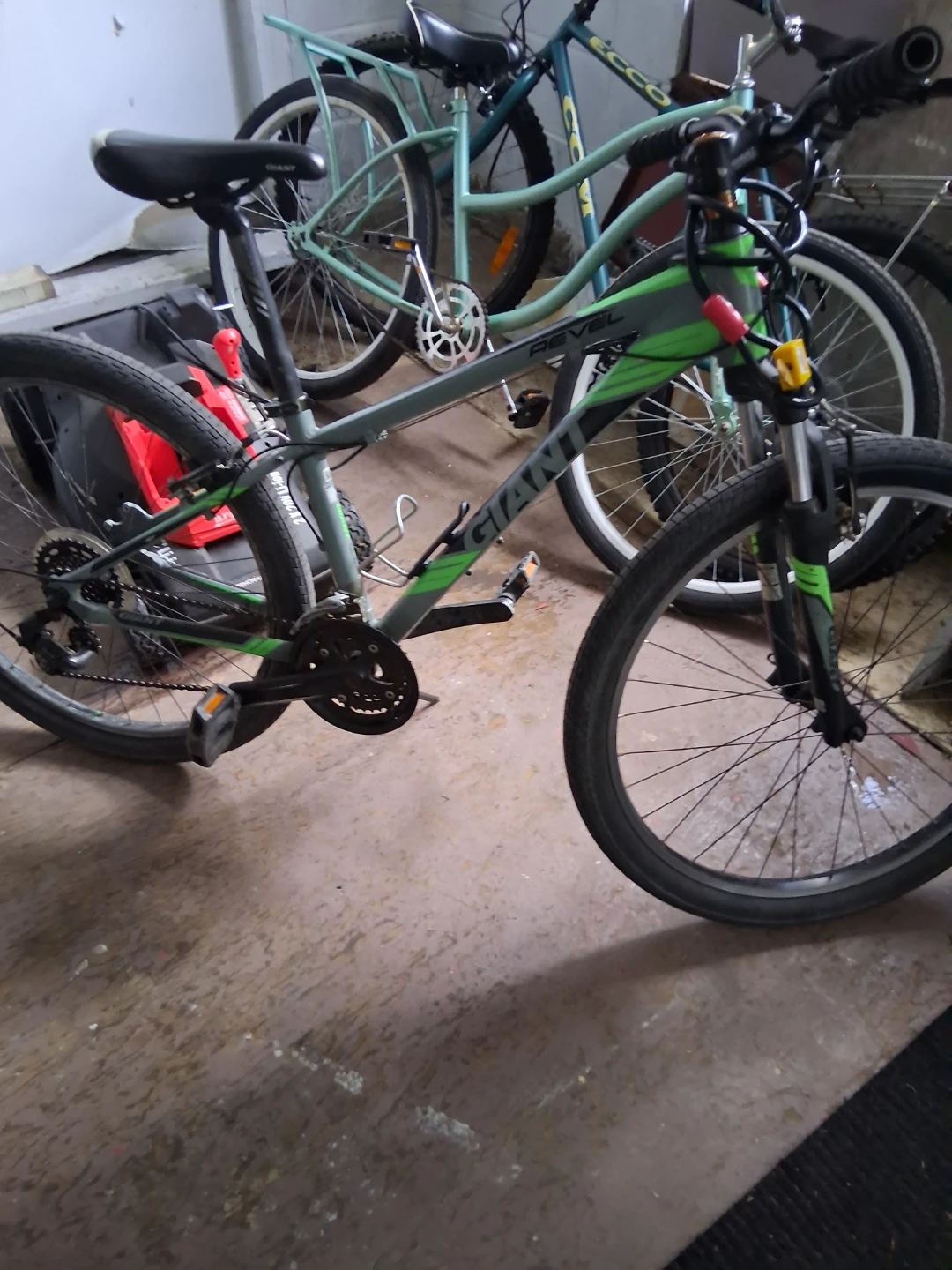 Giant Mountain Bike - Grey and Green - photo 3