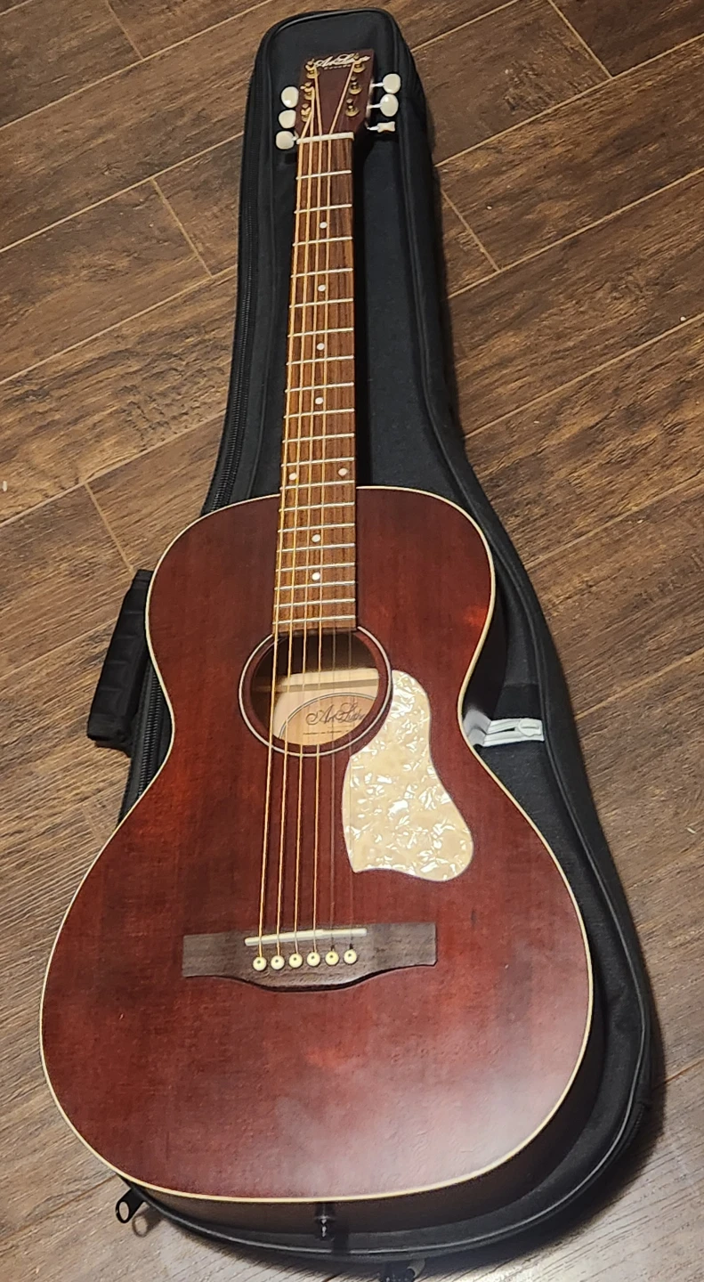 Art & Lutherie Roadhouse Parlor Guitar (Tennessee Red) - Bundle - photo 3