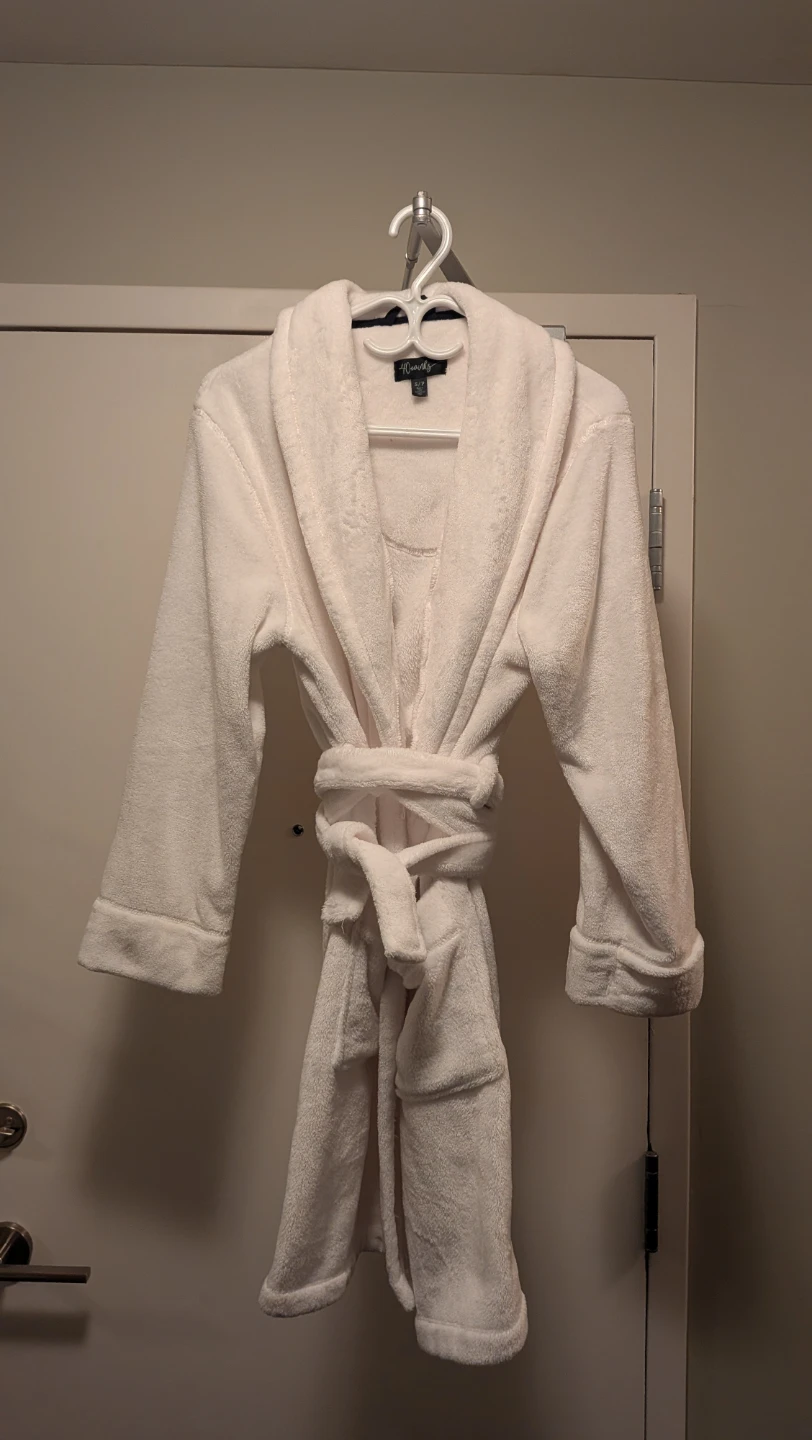 40 Winks White Plush Robe