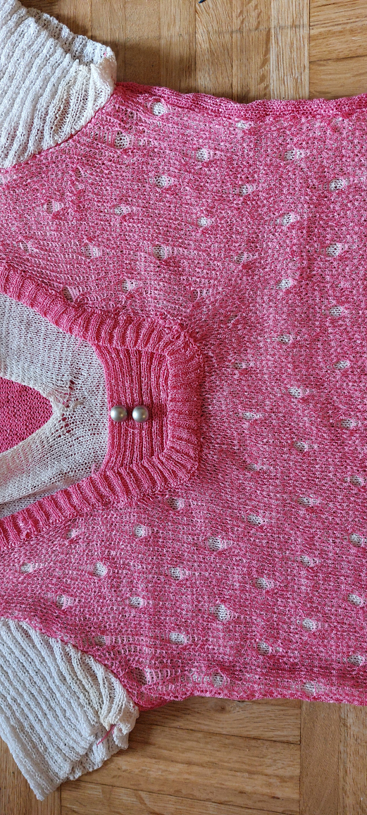 Pink knitted sweater with white sleeves - photo 2
