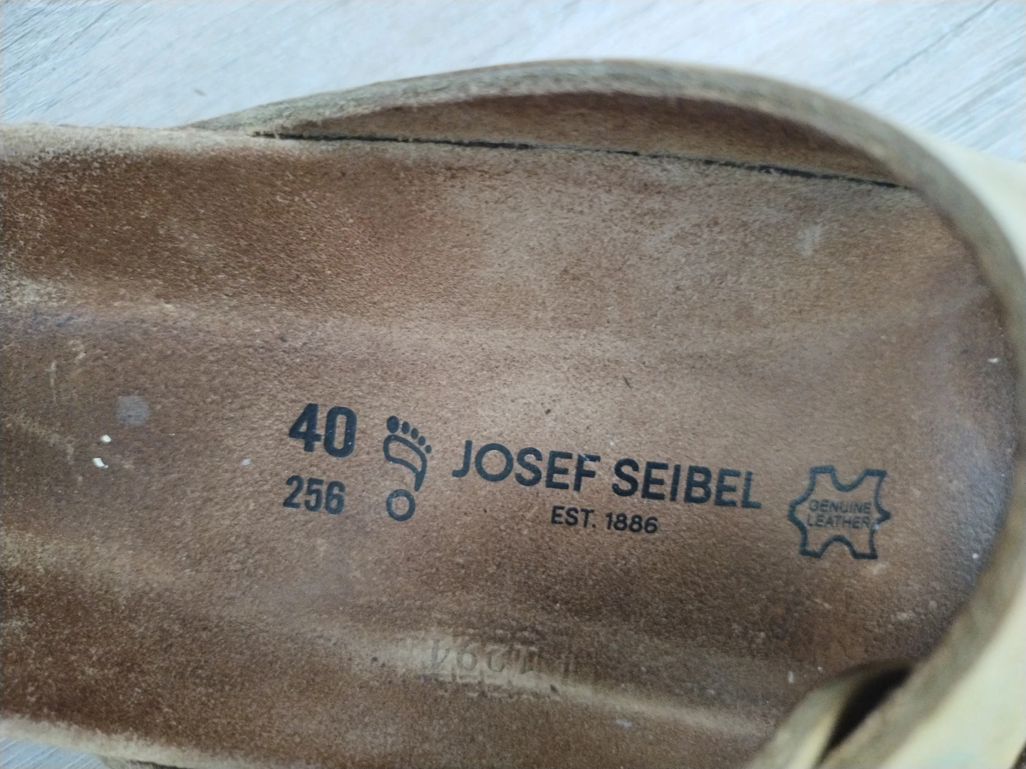 JOSEF  SEIBEL sandals SIZE 40 OR SZ9. ALL LEATHER - photo 3