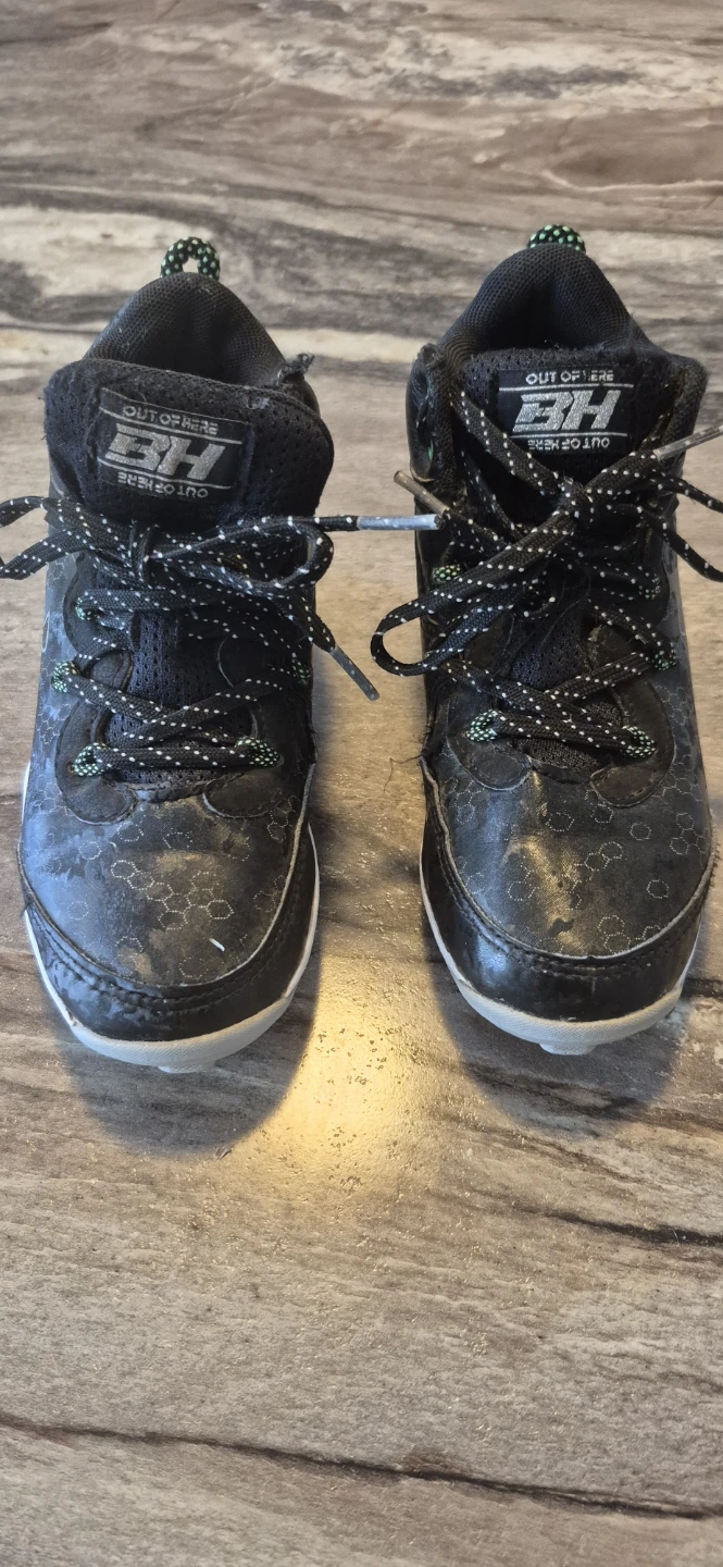 Under Armour Youth Baseball Cleats