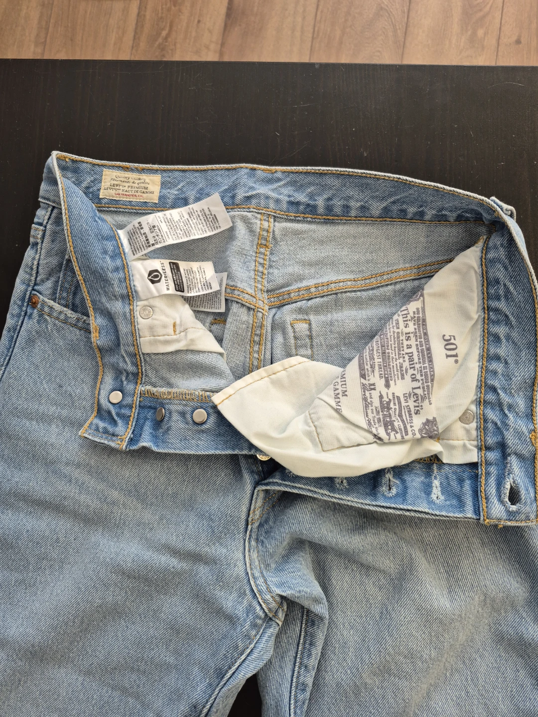 Levi's 501 Original Jeans Light Wash - photo 2
