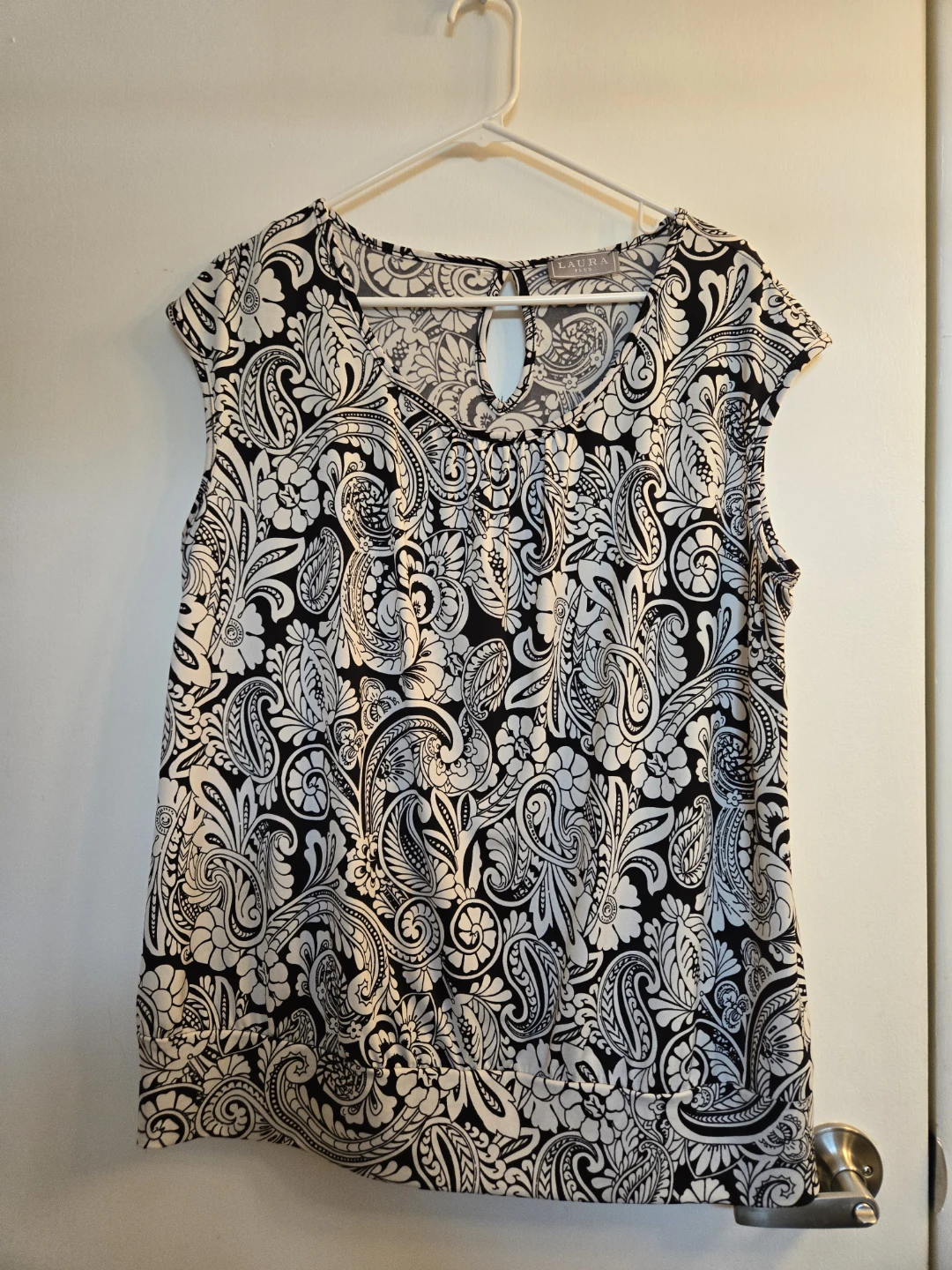 Laura Petites Black & White Paisley Blouse