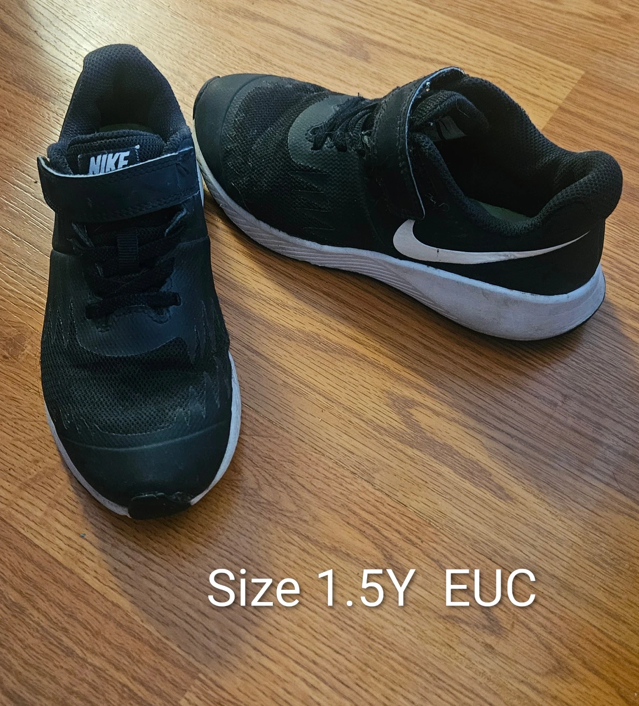 Boys Nike Runners Size 1.5