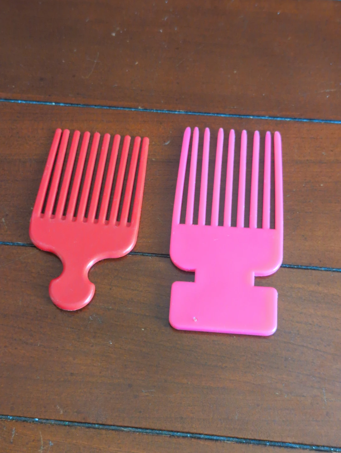 Set of 2 Hair Pick Combs - Red & Pink
