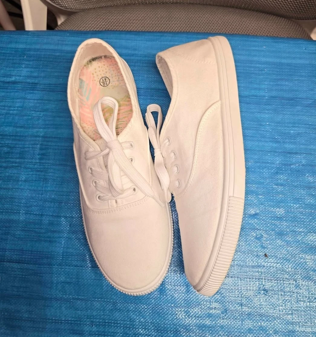 👟 Women’s Size 10 White Canvas Sneakers - Super Clean - photo 3