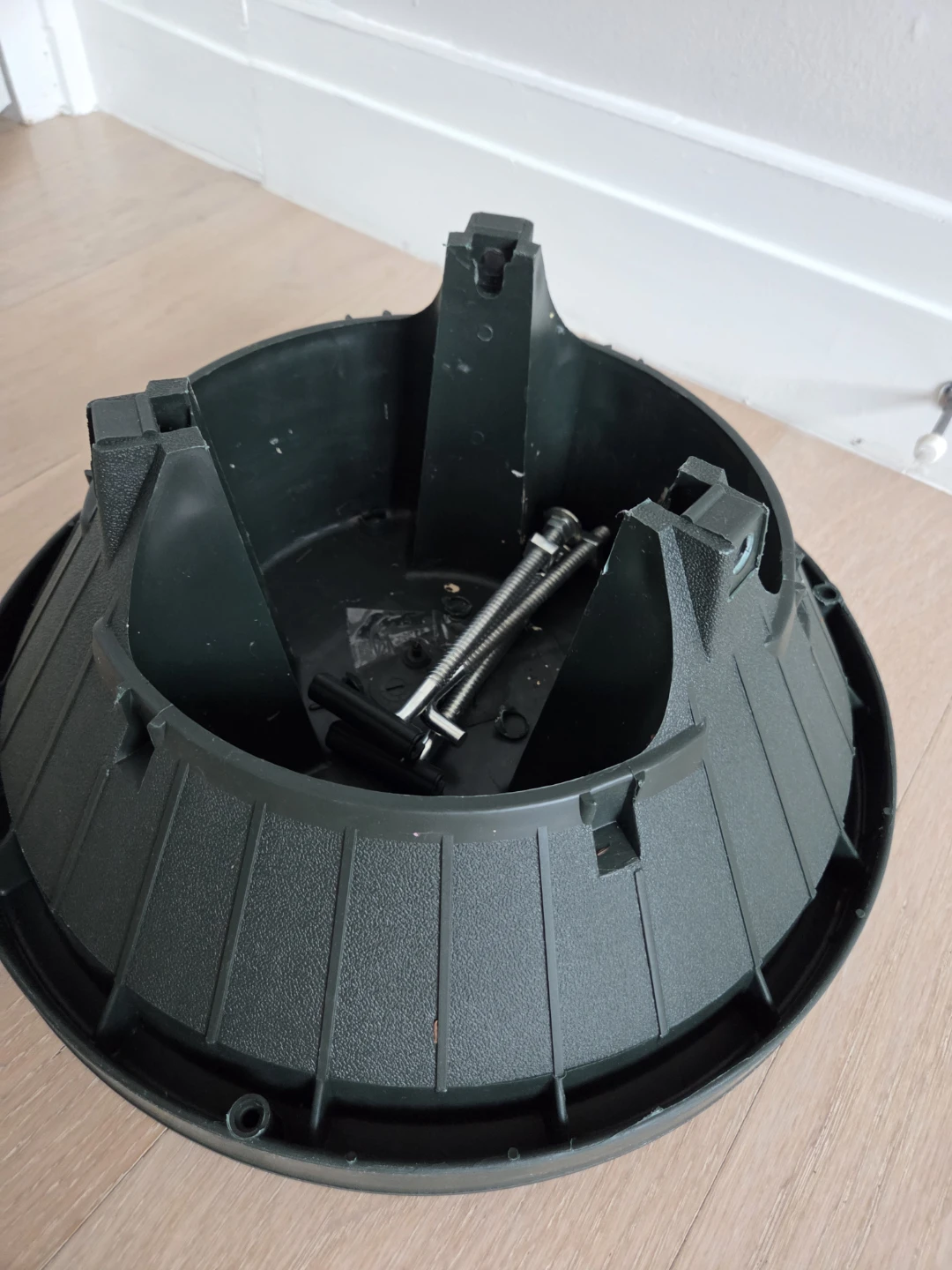 Green Christmas Tree Stand with Hardware - photo 2