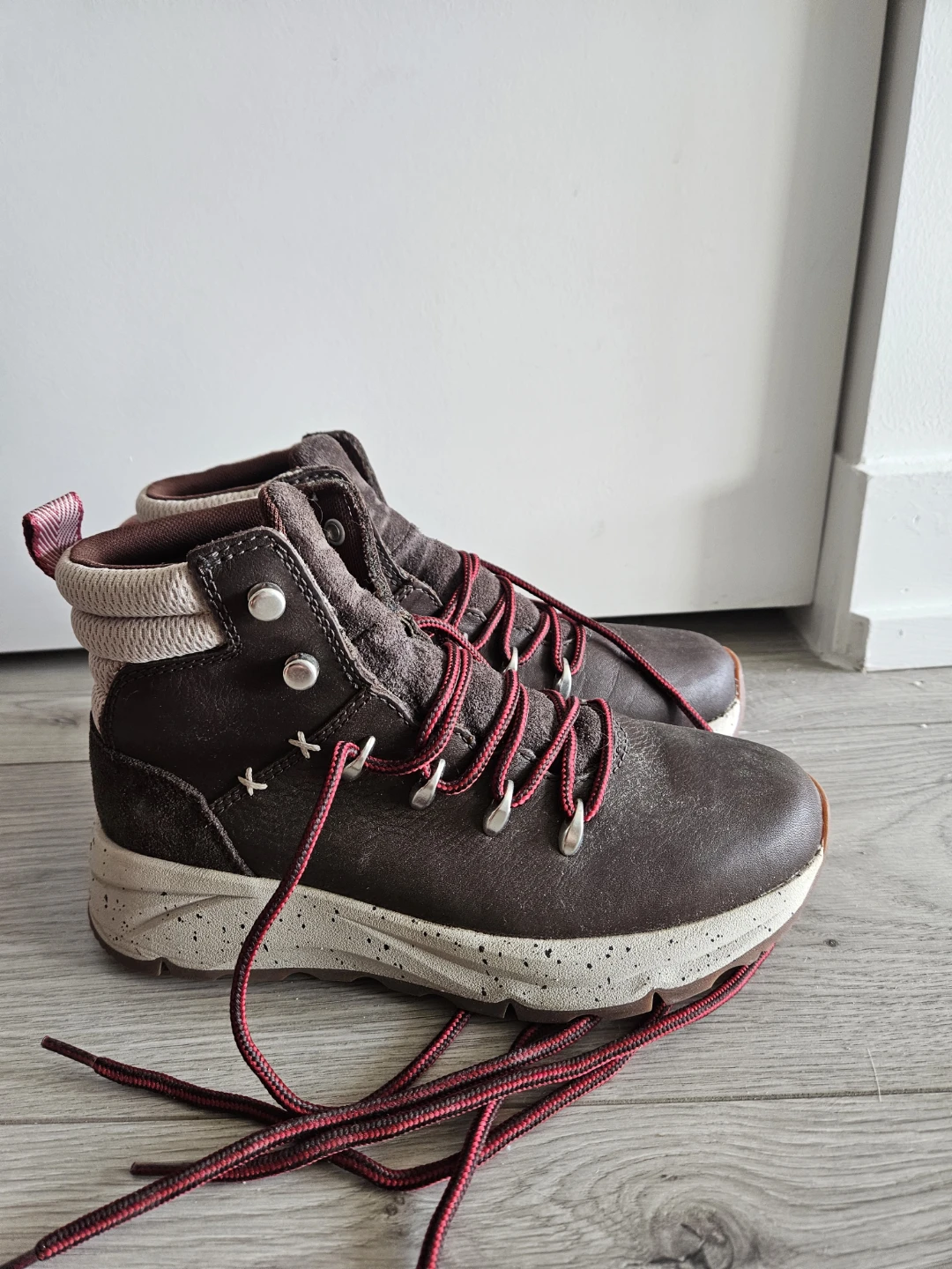 Brown Hiking Boots with Red Laces - photo 2