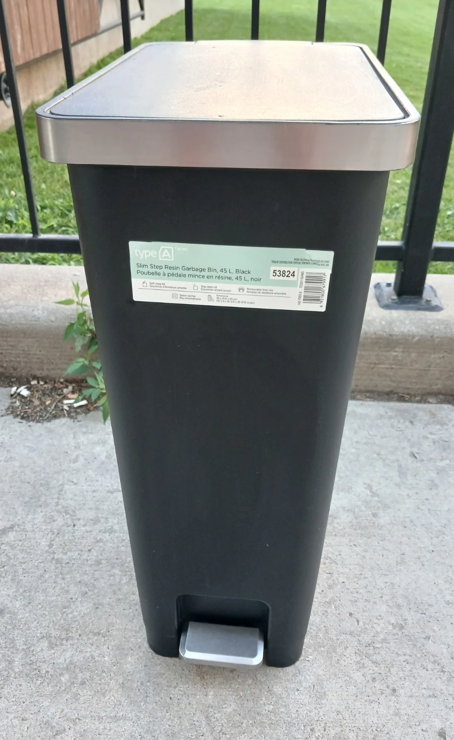Type A Slim Step Resin Garbage Bin 45 L Black
