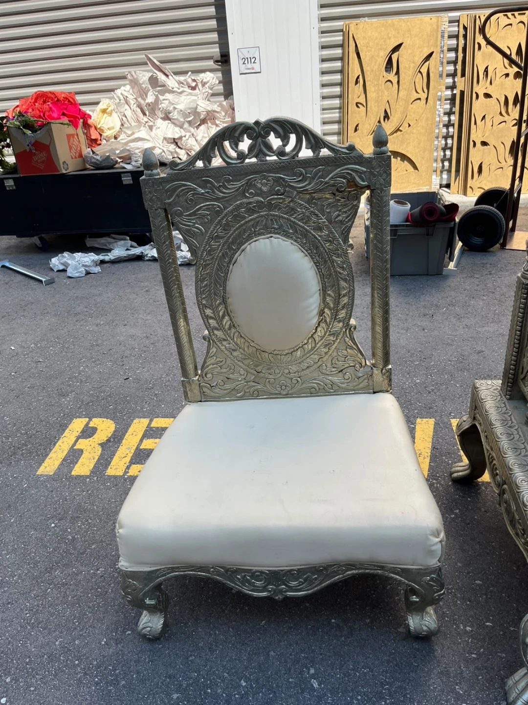 Ornate Silver Accent Chair with White Cushion - photo 5