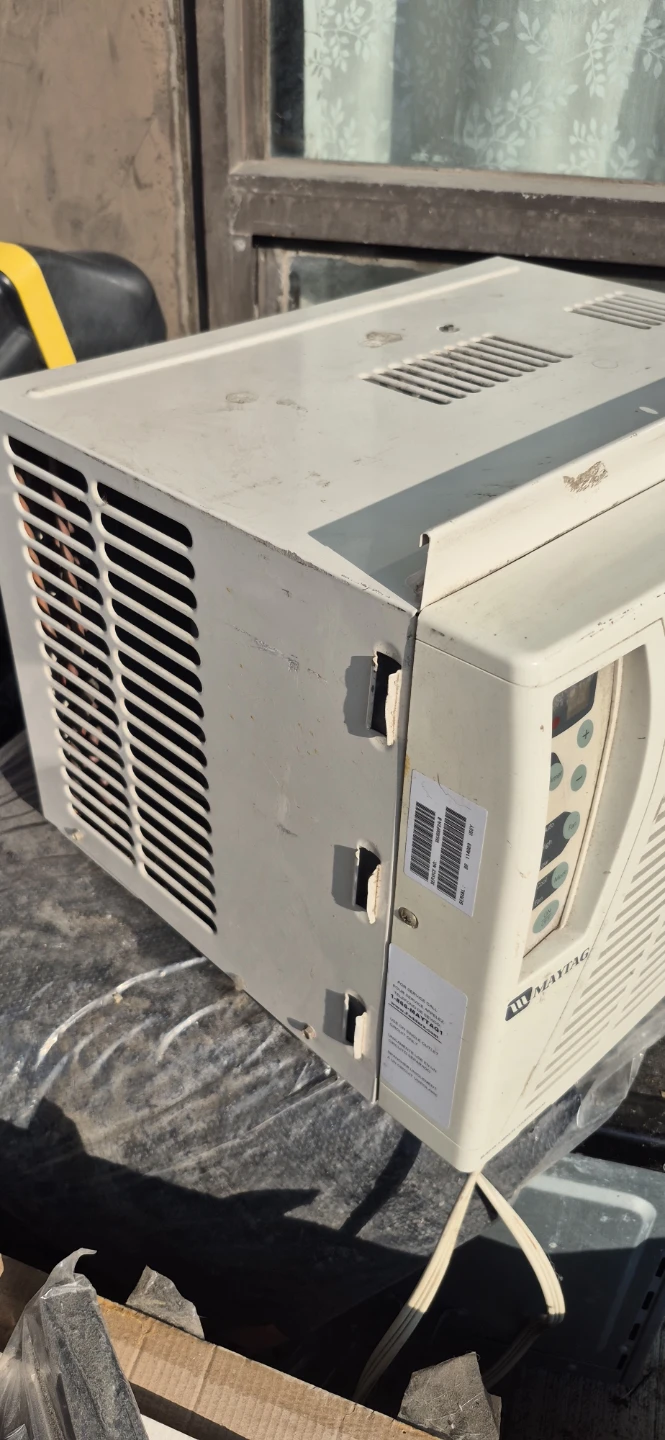 Maytag Window Air Conditioner - photo 3