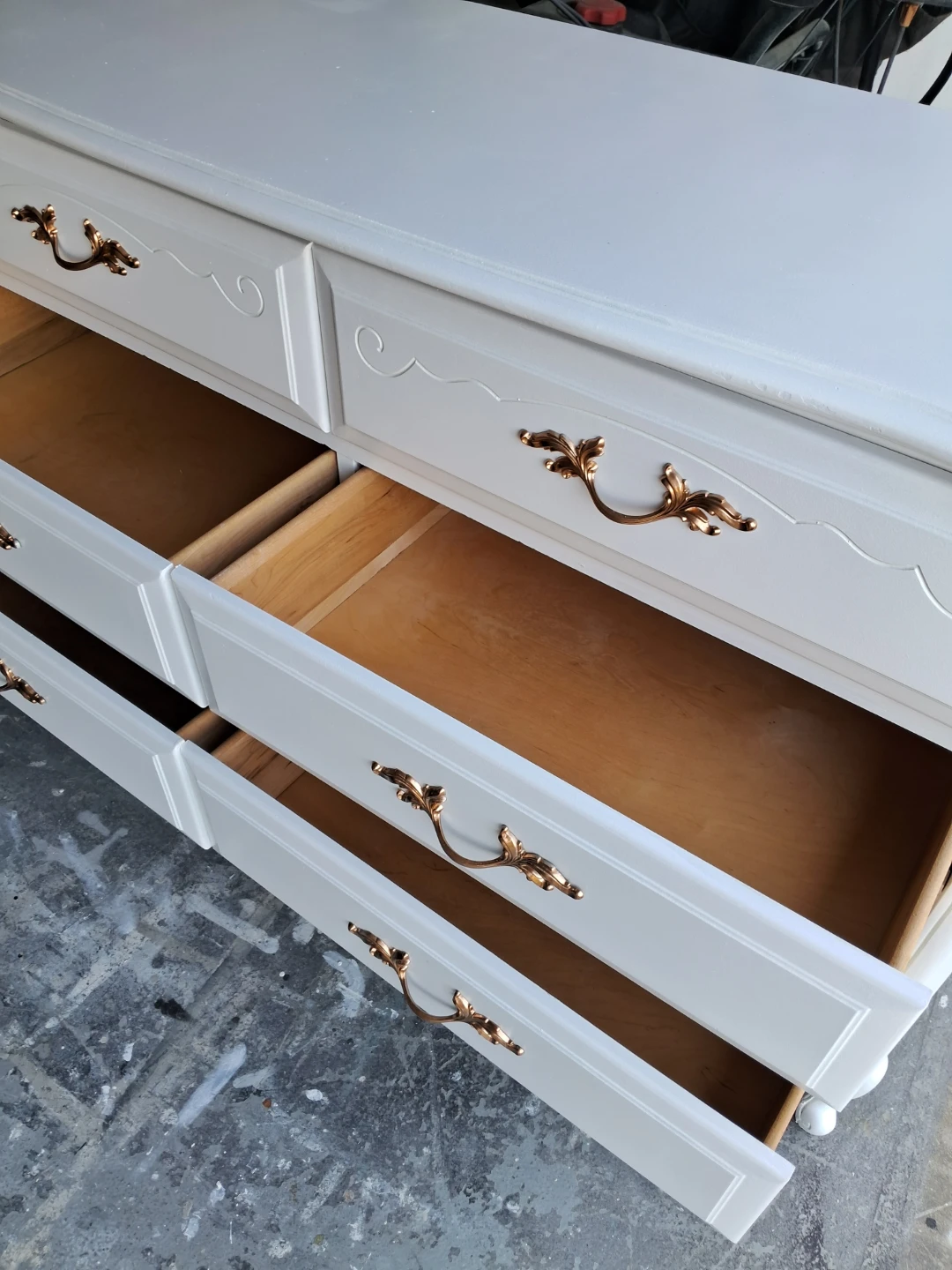 White 6-Drawer Dresser with Ornate Hardware - photo 4