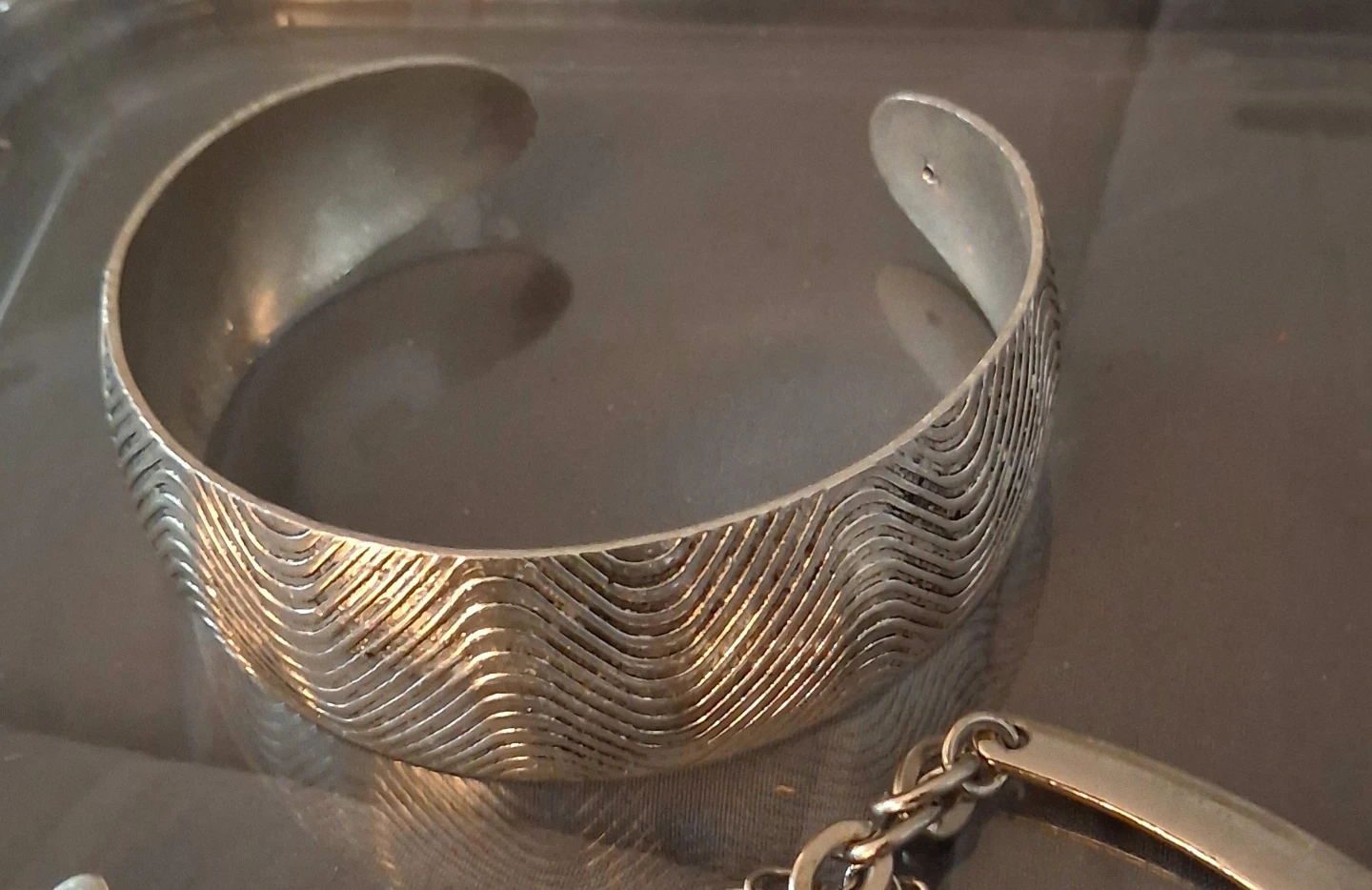Silver Tone Necklace, Earrings, and Bracelet Set - photo 2