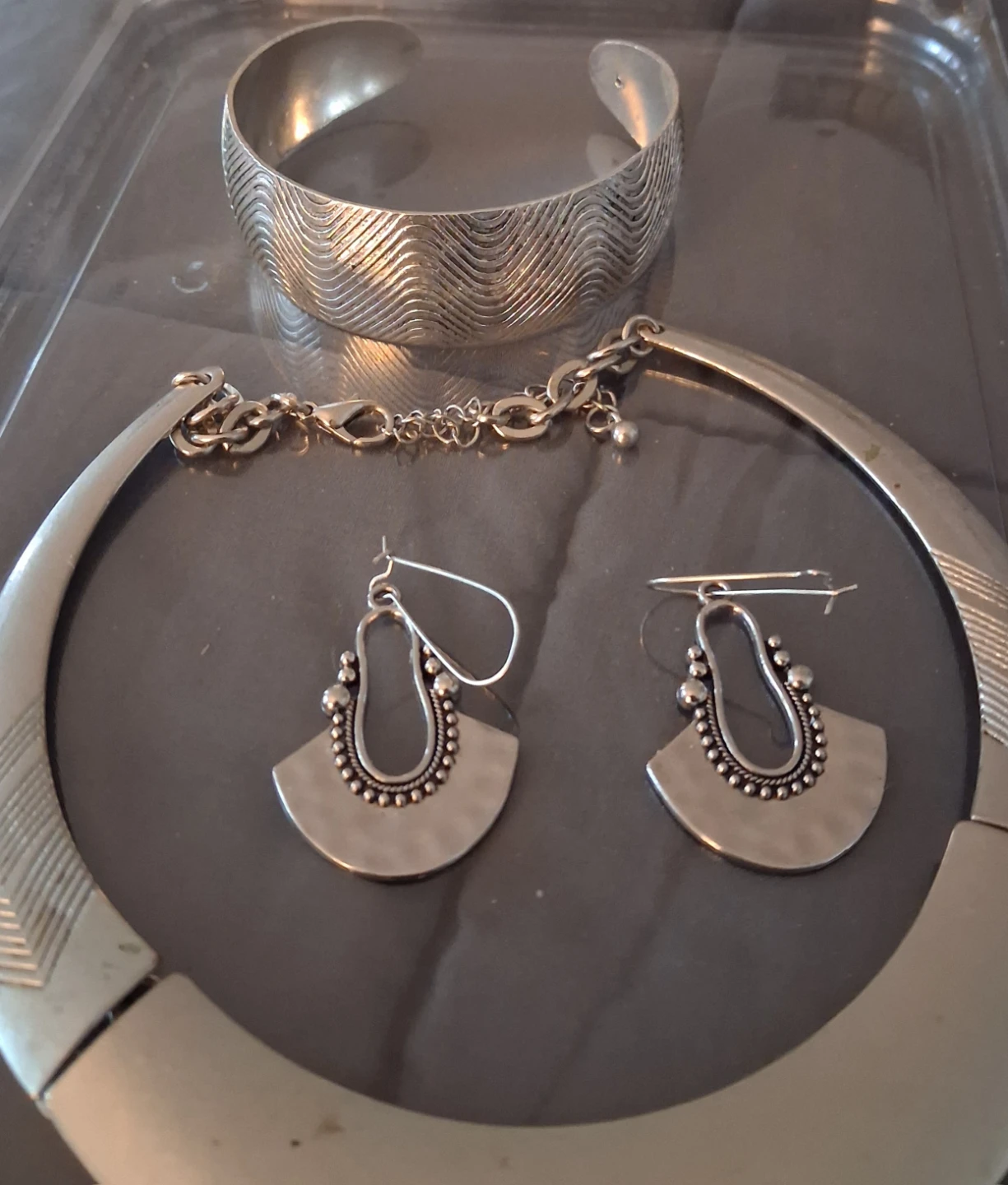 Silver Tone Necklace, Earrings, and Bracelet Set - photo 4