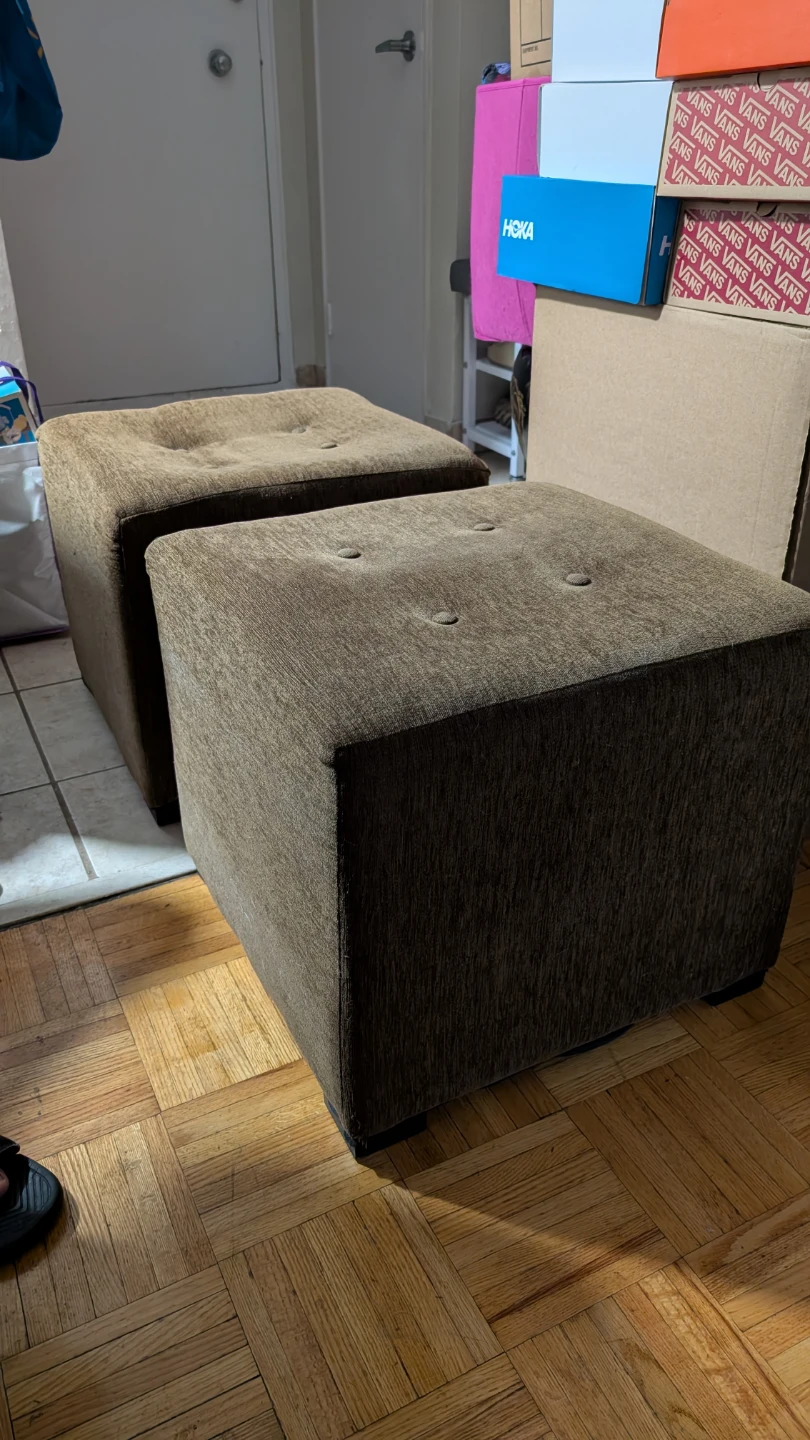 Set of 2 Brown Tufted Ottomans