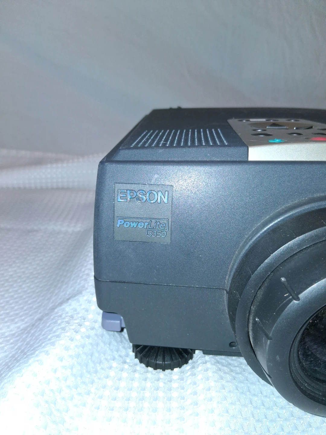Epson PowerLite 1535 Projector - photo 2