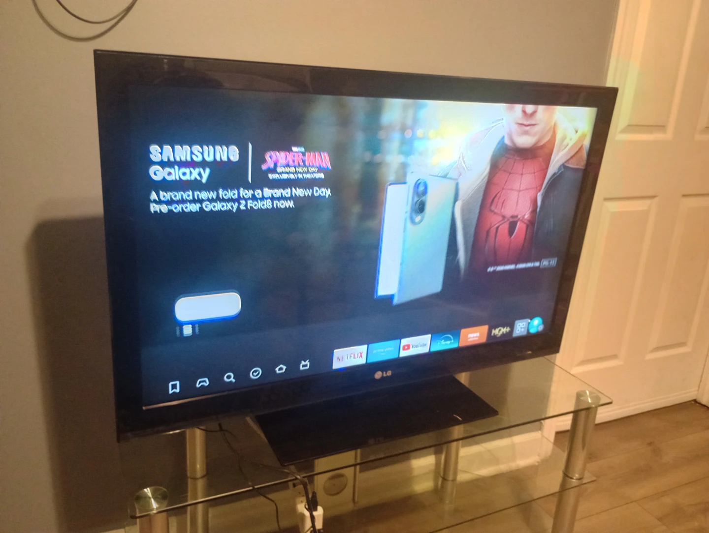 LG Television - photo 2