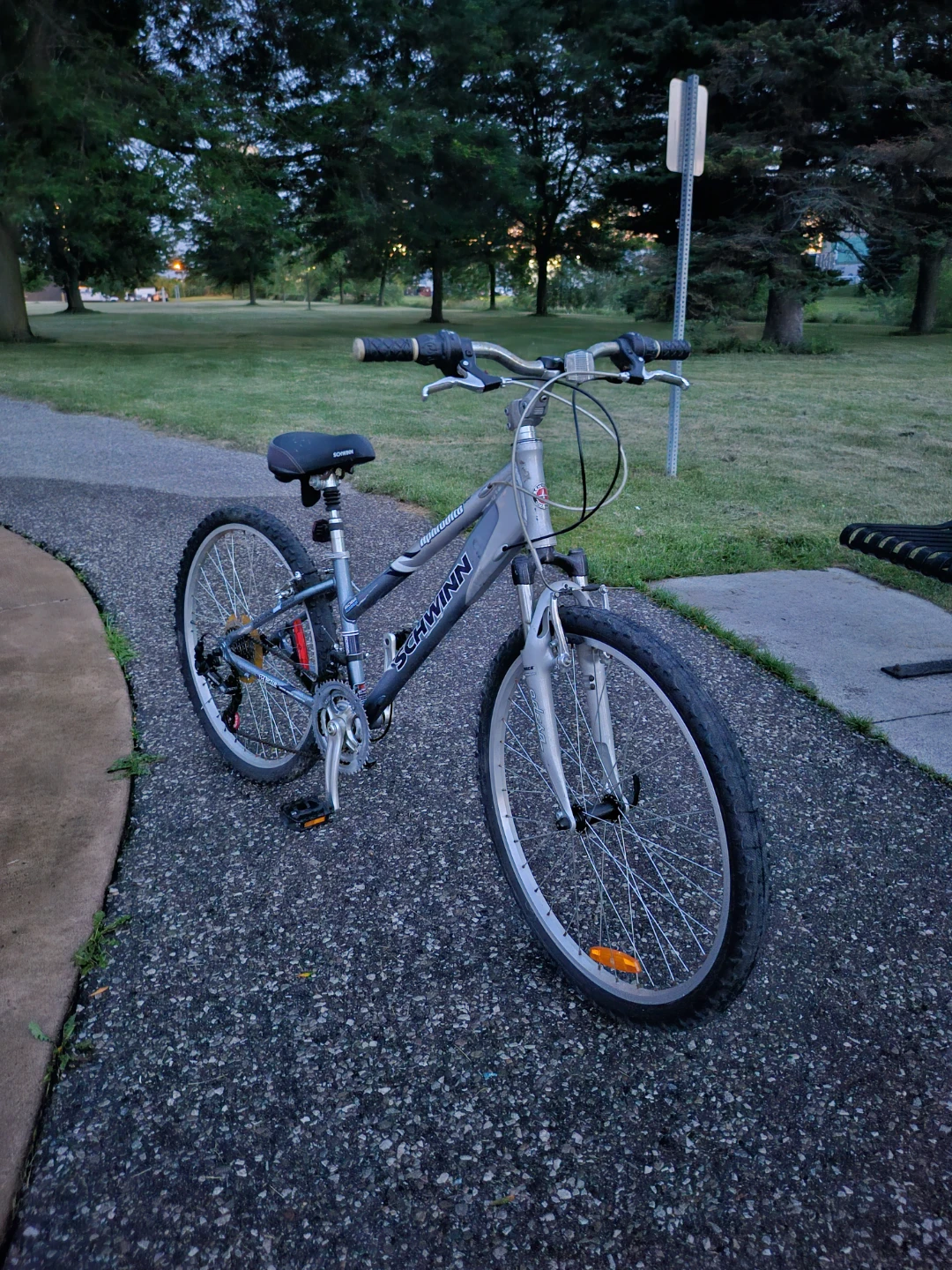 Schwinn Aphrodite Women's Mountain Bike - photo 2