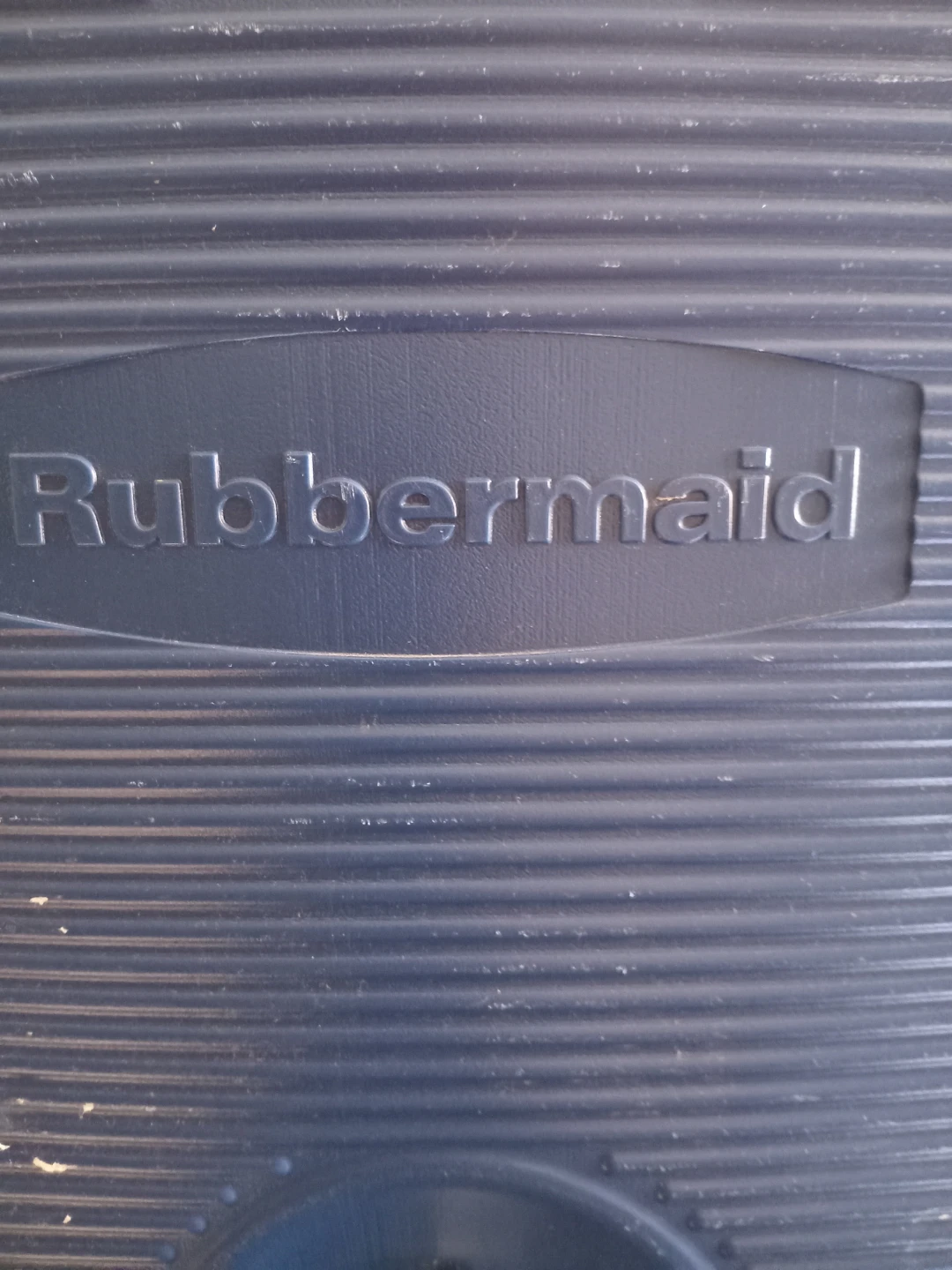 Rubbermaid Cooler with Wheels - photo 2