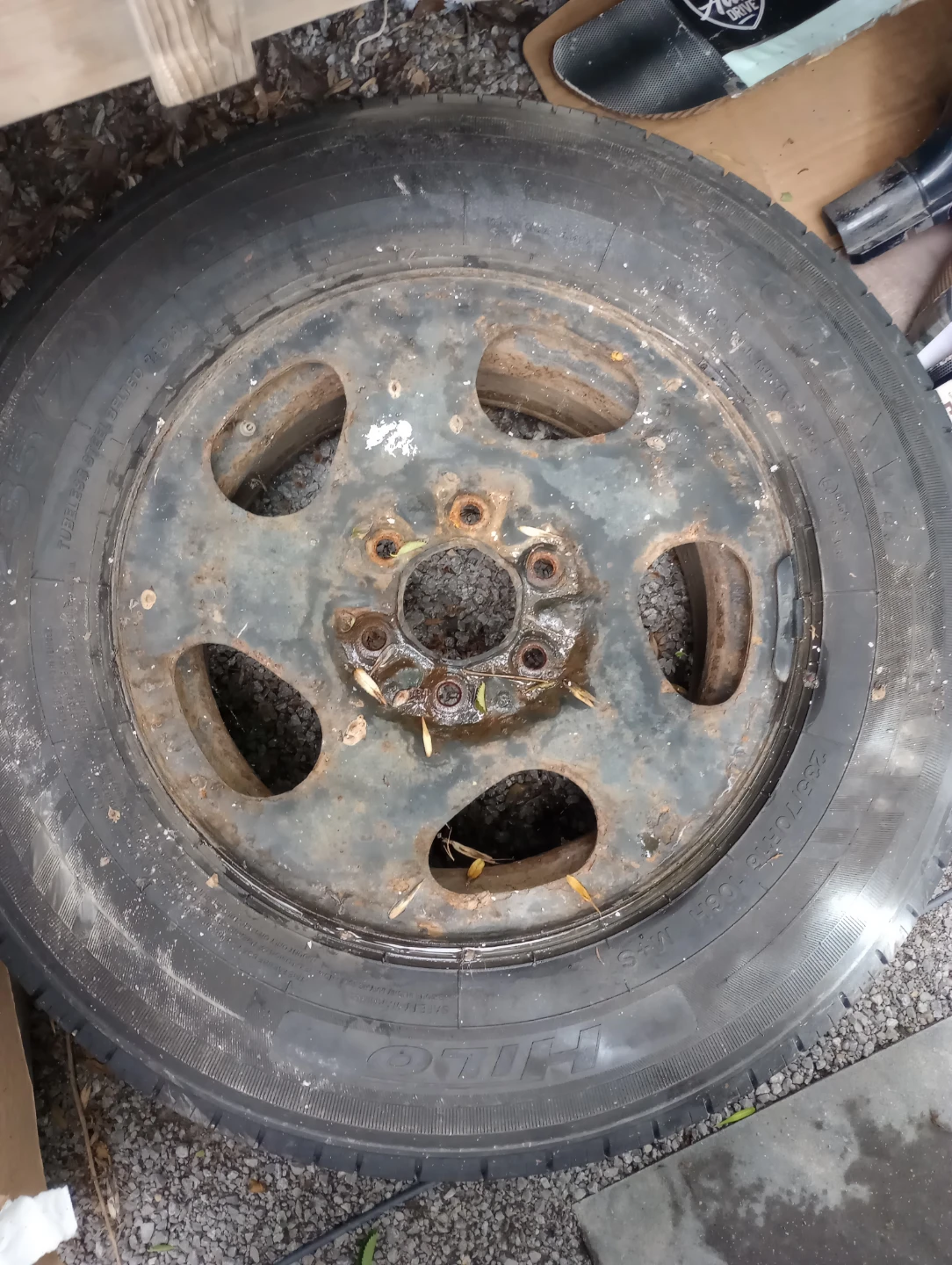 HILO Tire and Rim