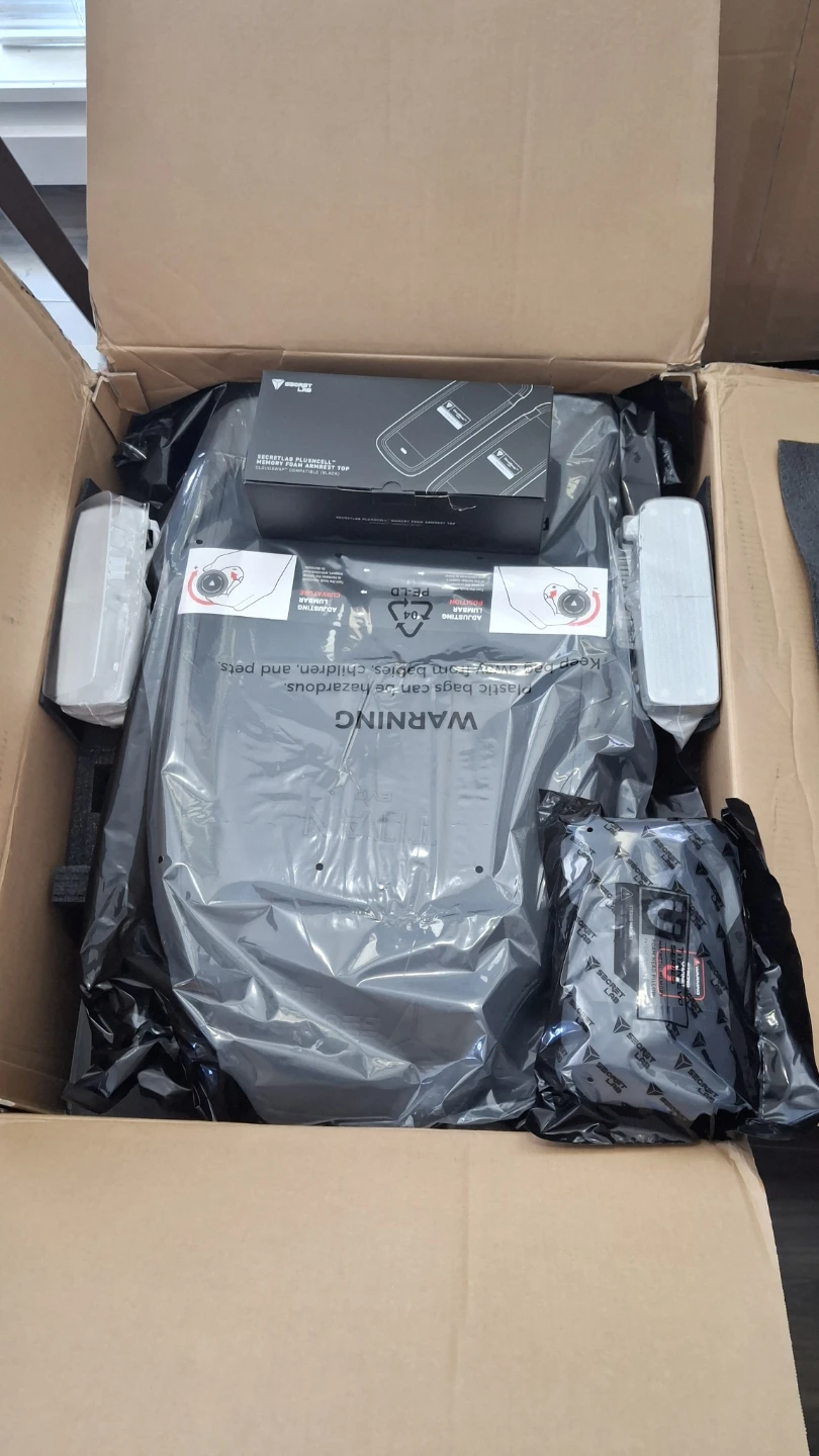 Brand New Secretlab TITAN Evo Regular - Pure Black - photo 3