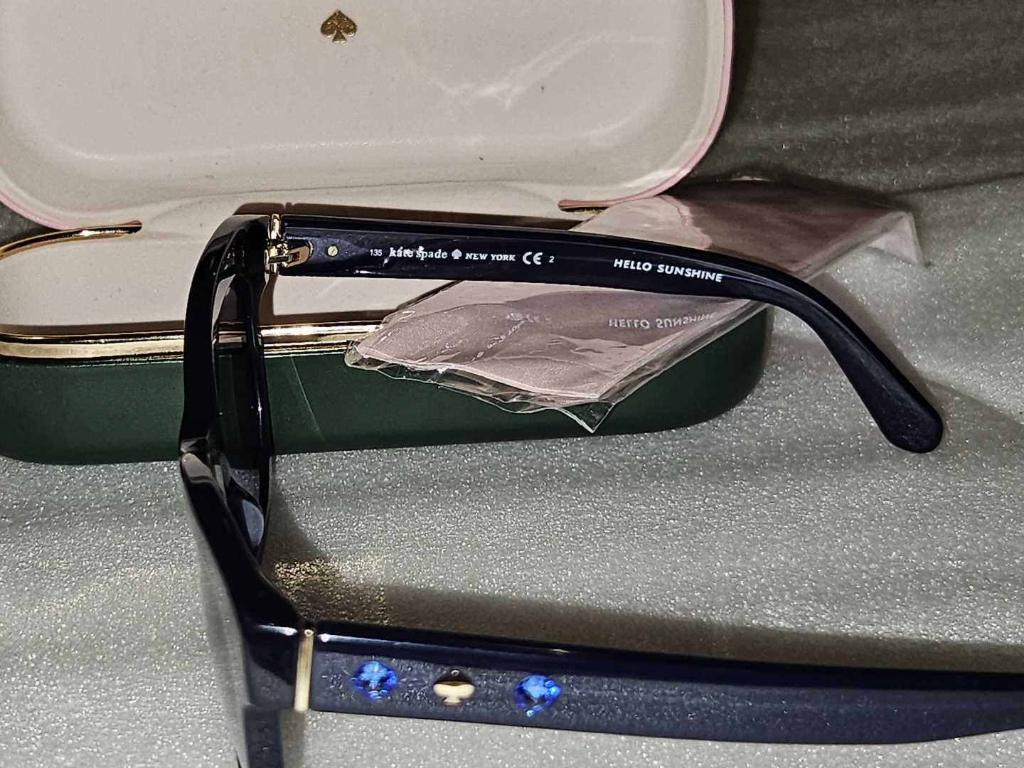 Kate Spade Sunglasses with Case - photo 3