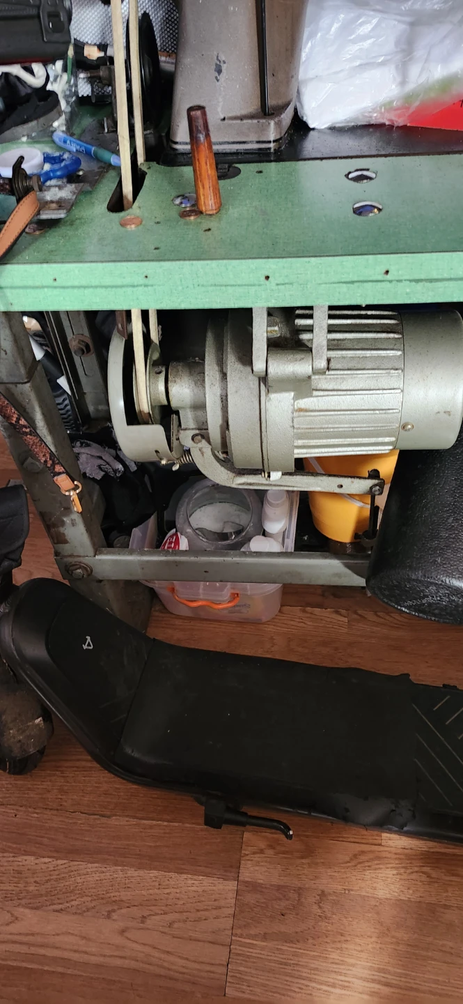 Singer Industrial Sewing Machine - photo 3